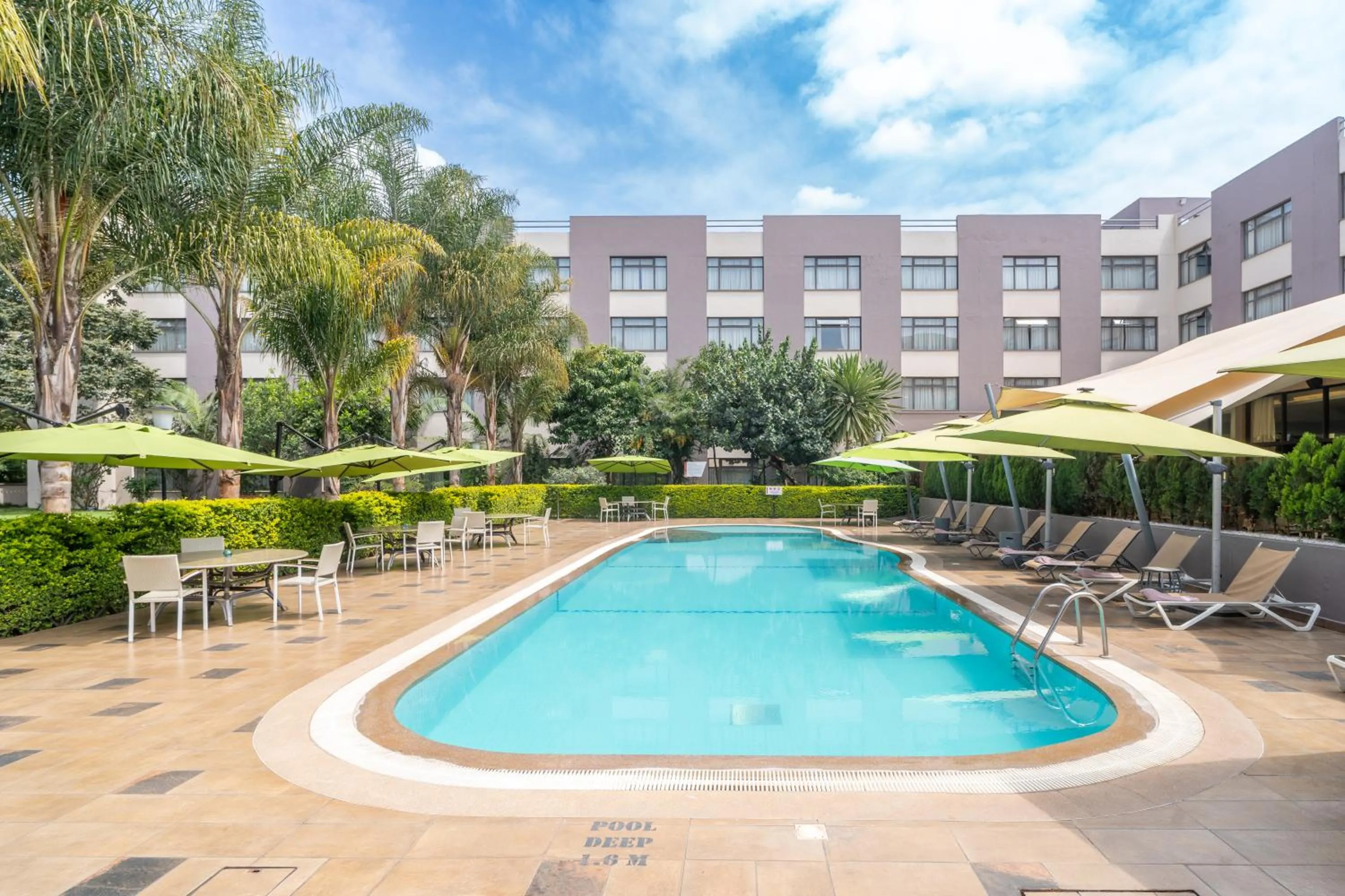 Swimming pool in Tamarind Tree Hotel