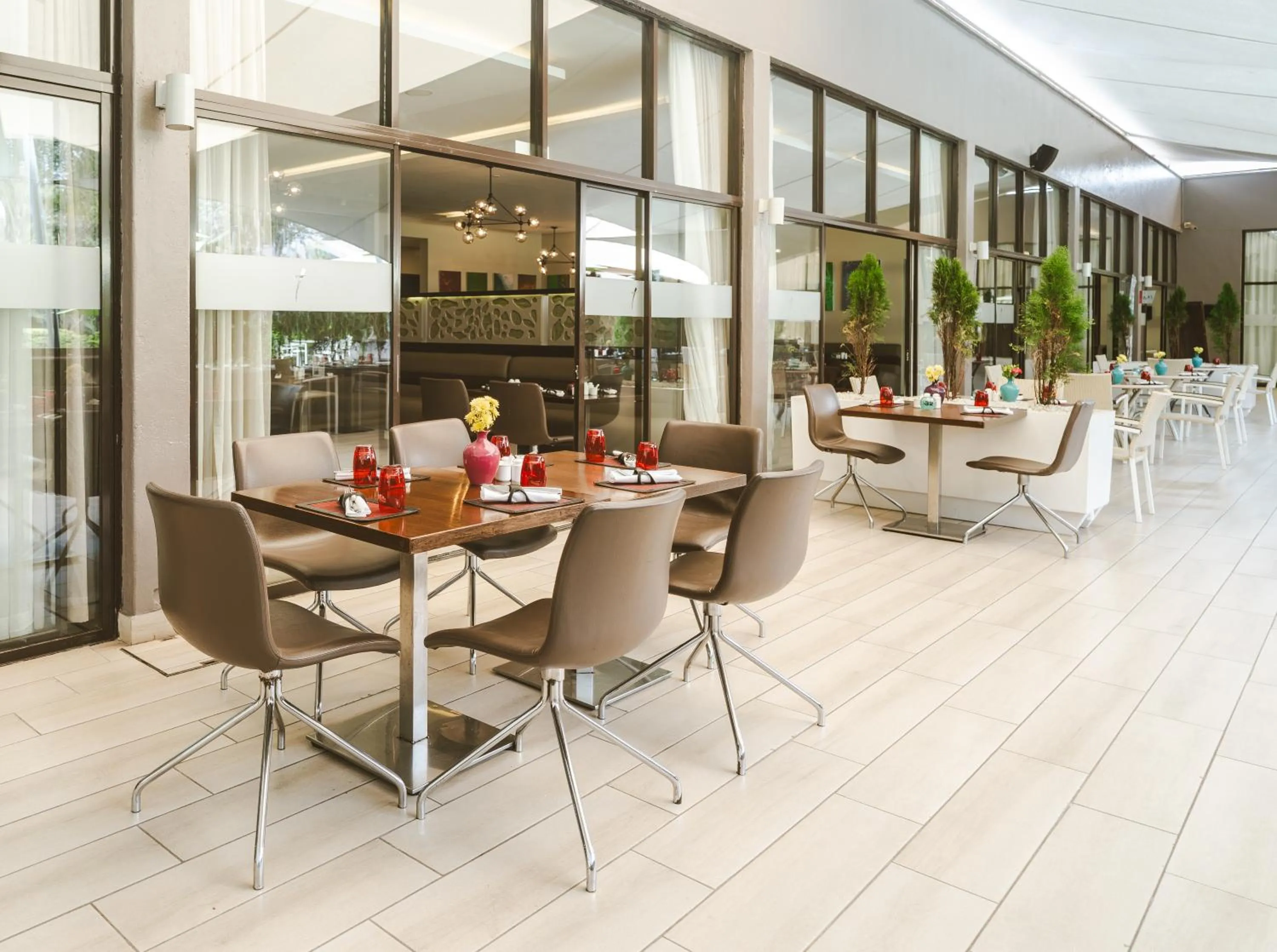 Restaurant/places to eat in Tamarind Tree Hotel