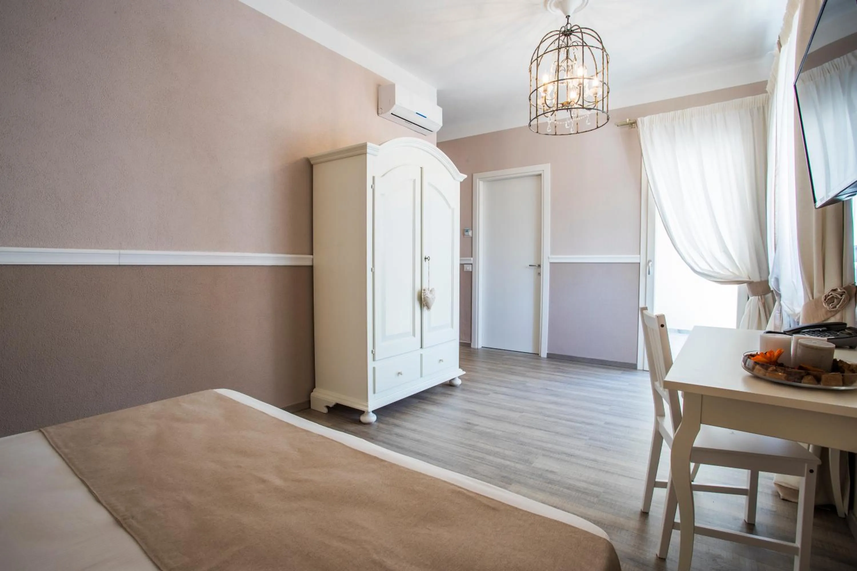 Photo of the whole room in Les Suites Magnolia