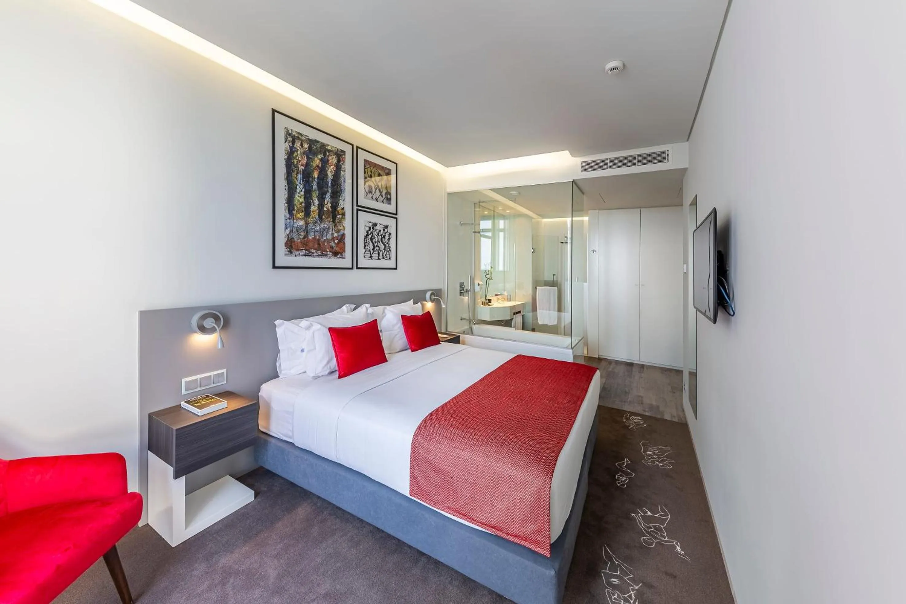 Property building, Bed in Meliá Maputo Sky