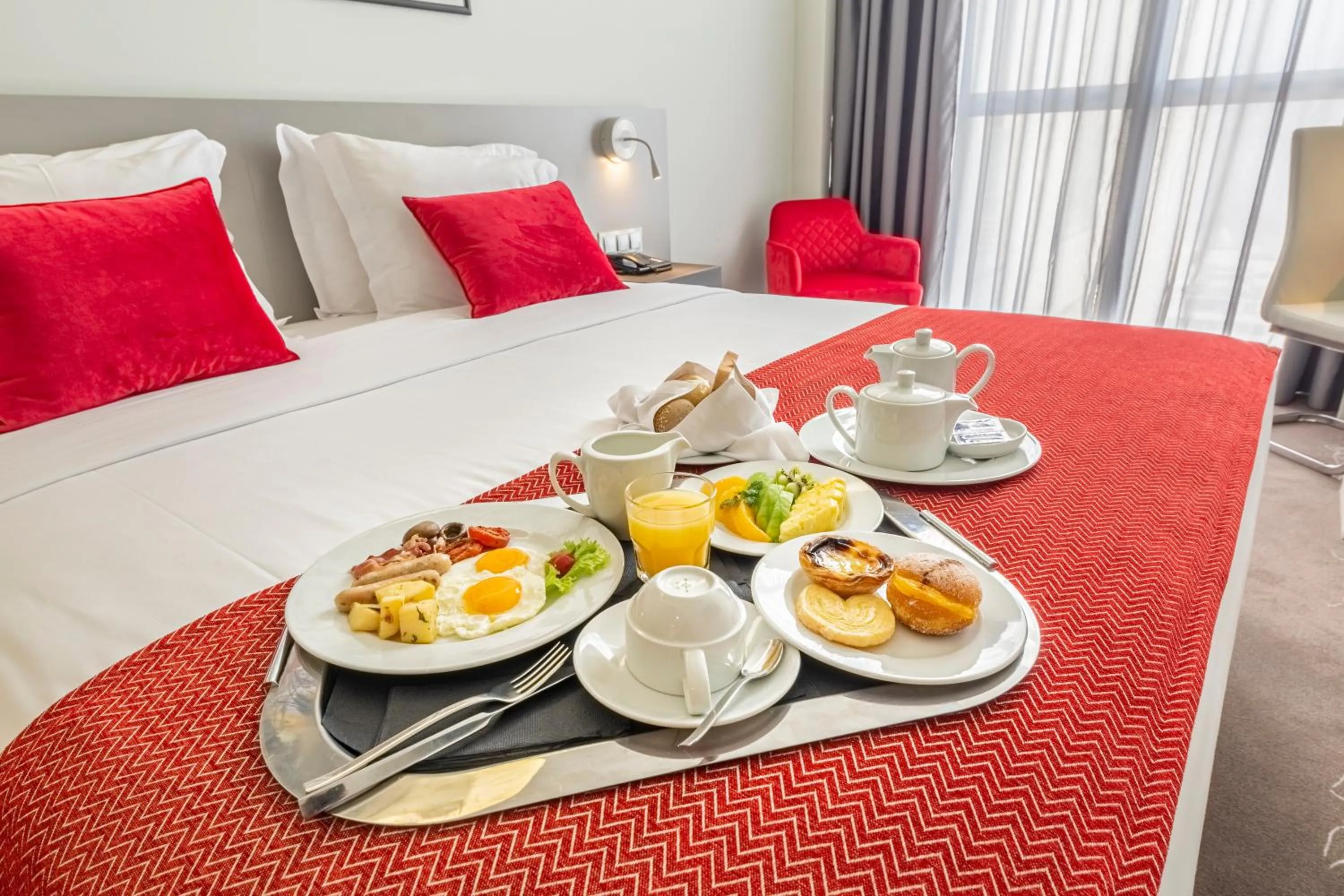 Food and drinks, Bed in Meliá Maputo Sky
