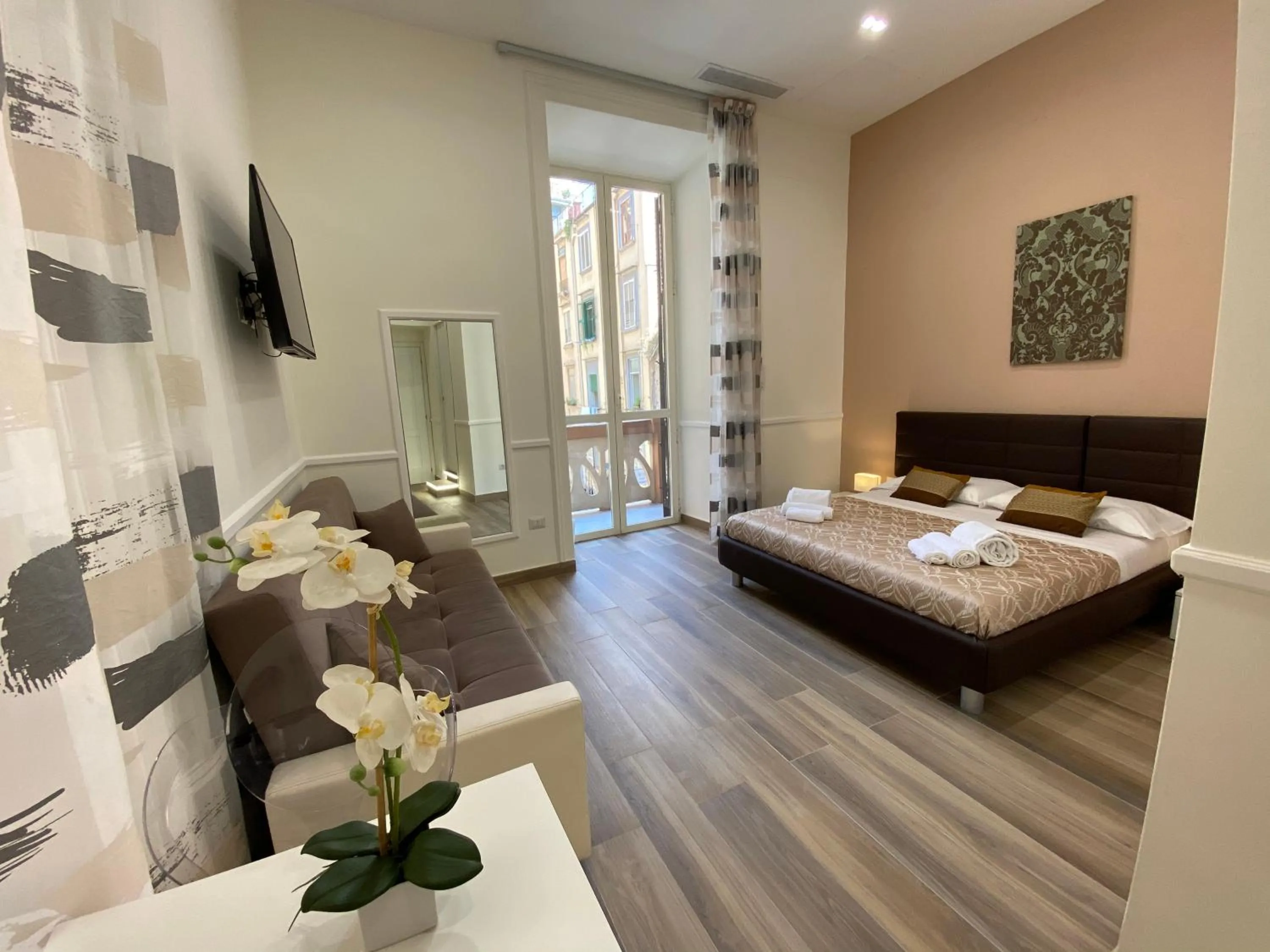 Bed in Sun Art Naples Rooms