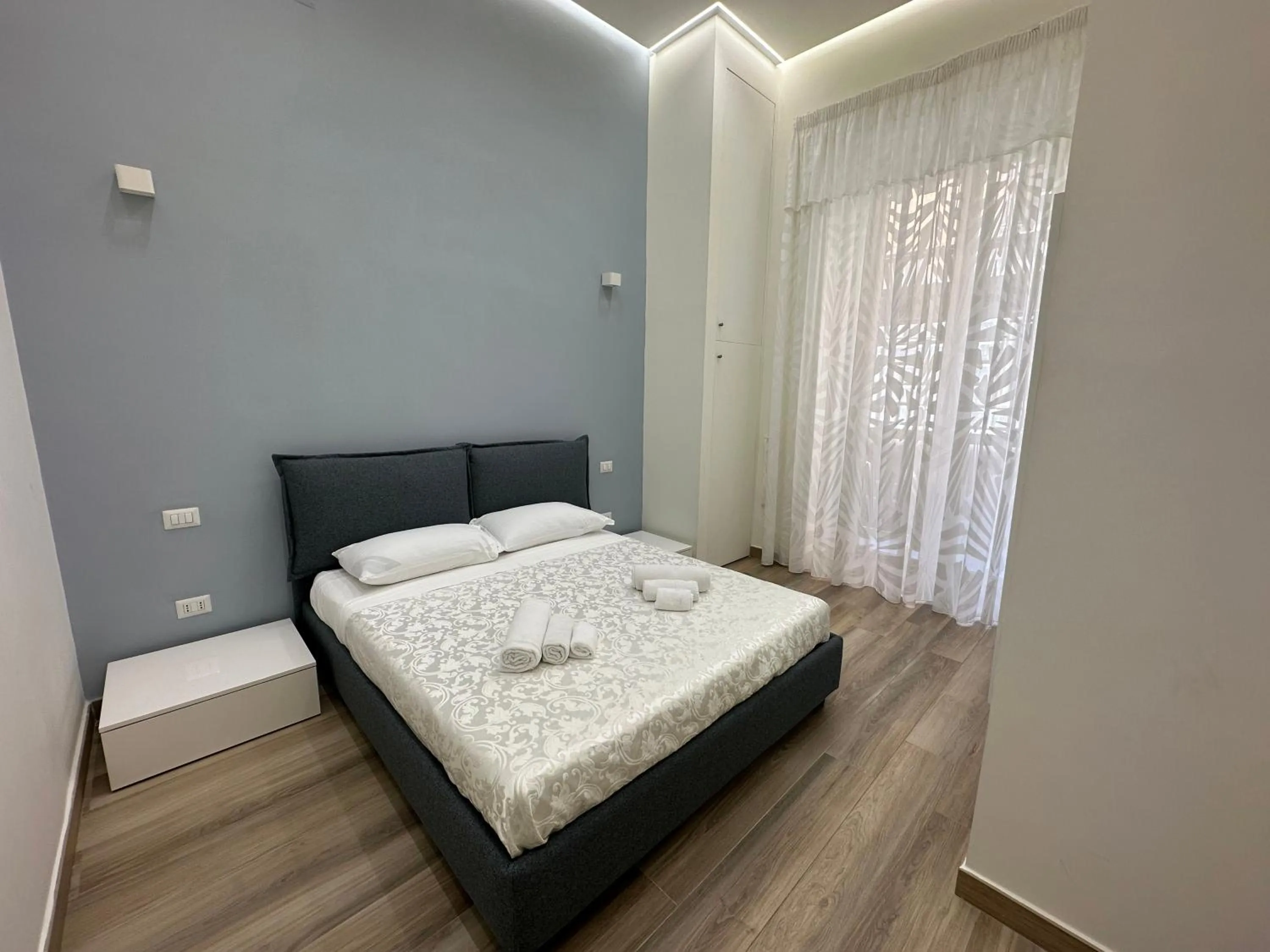 Bed in Sun Art Naples Rooms