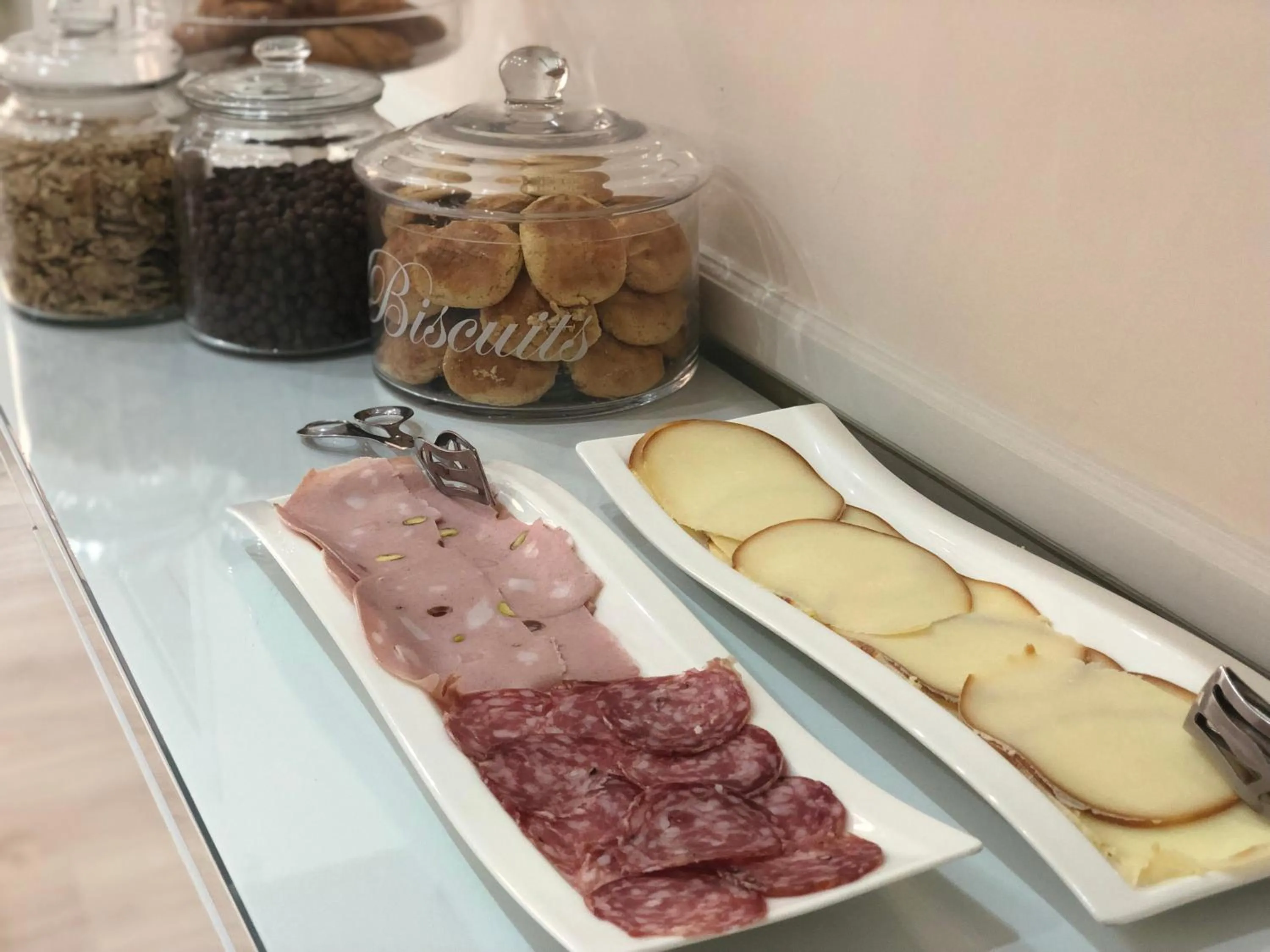 Food and drinks in Sun Art Naples Rooms