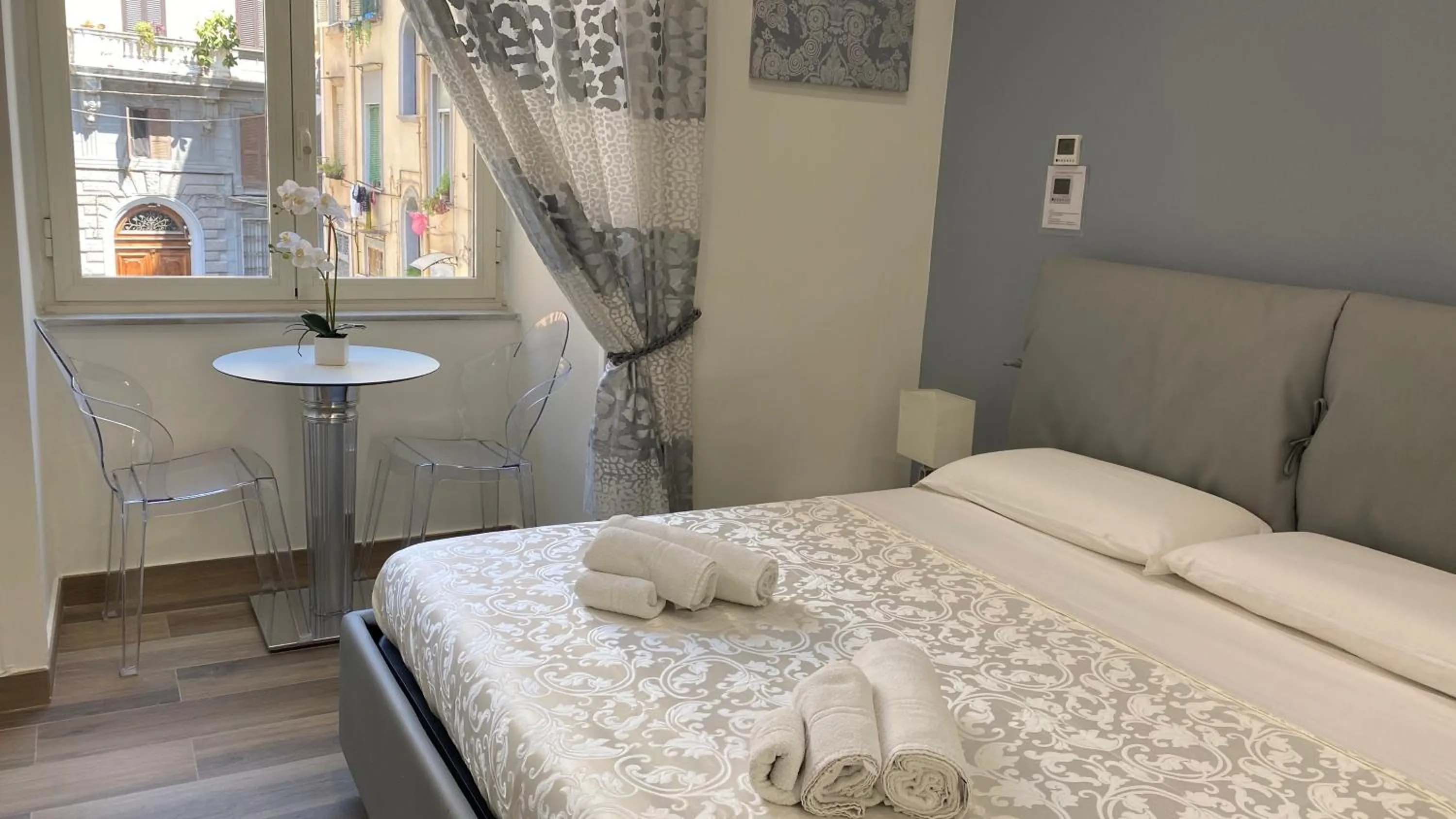 Bed in Sun Art Naples Rooms