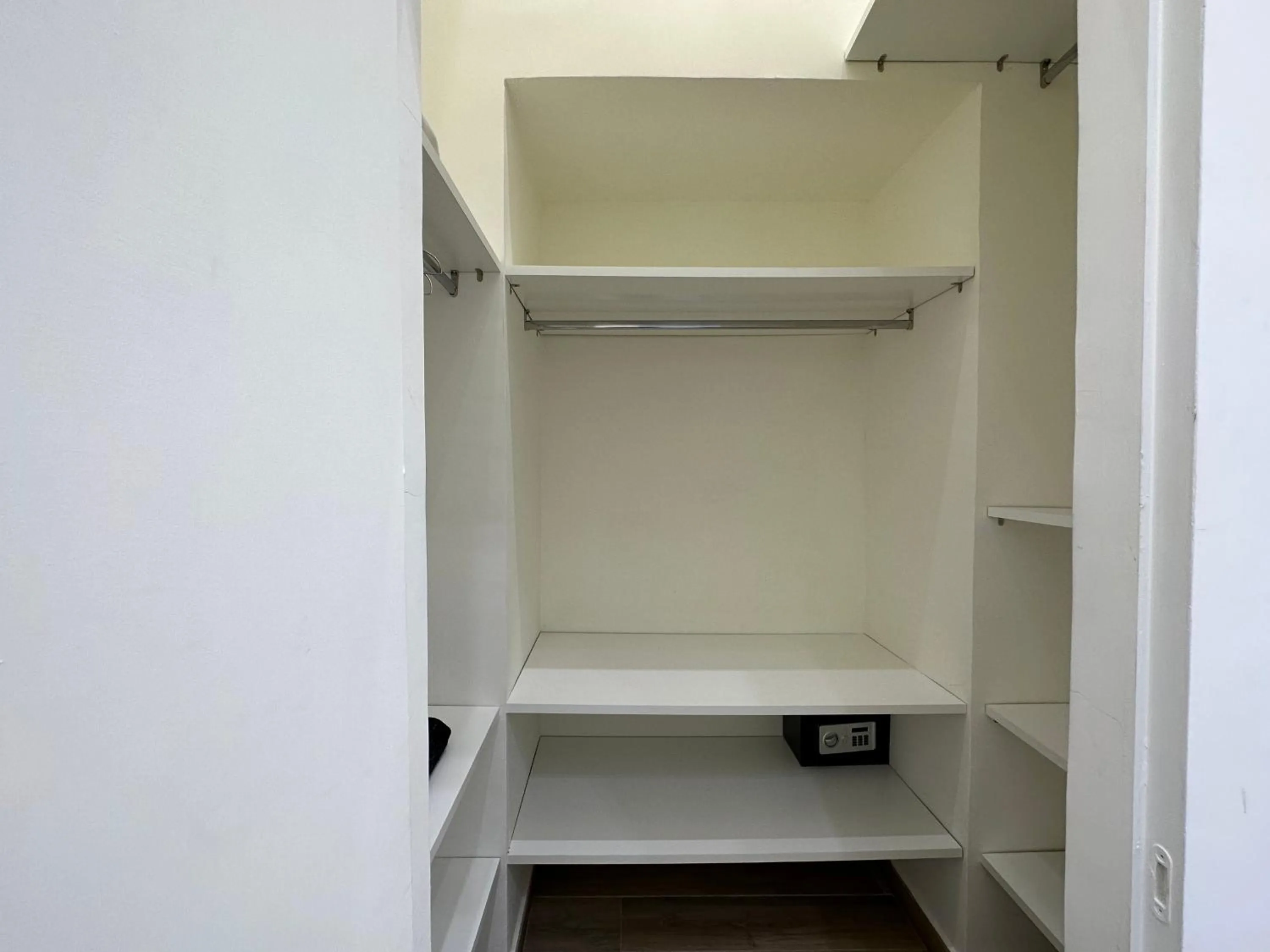 safe in Sun Art Naples Rooms