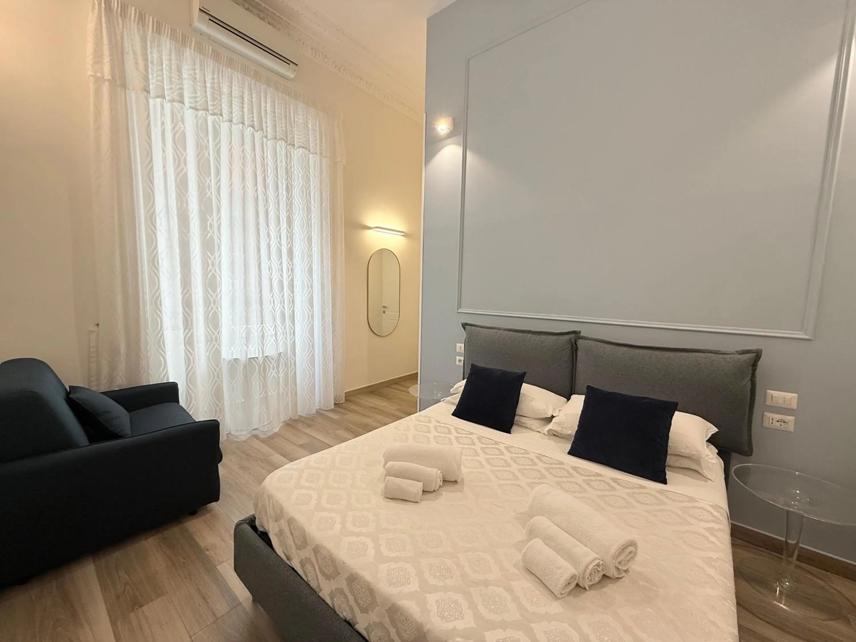 Photo of the whole room, Bed in Sun Art Naples Rooms