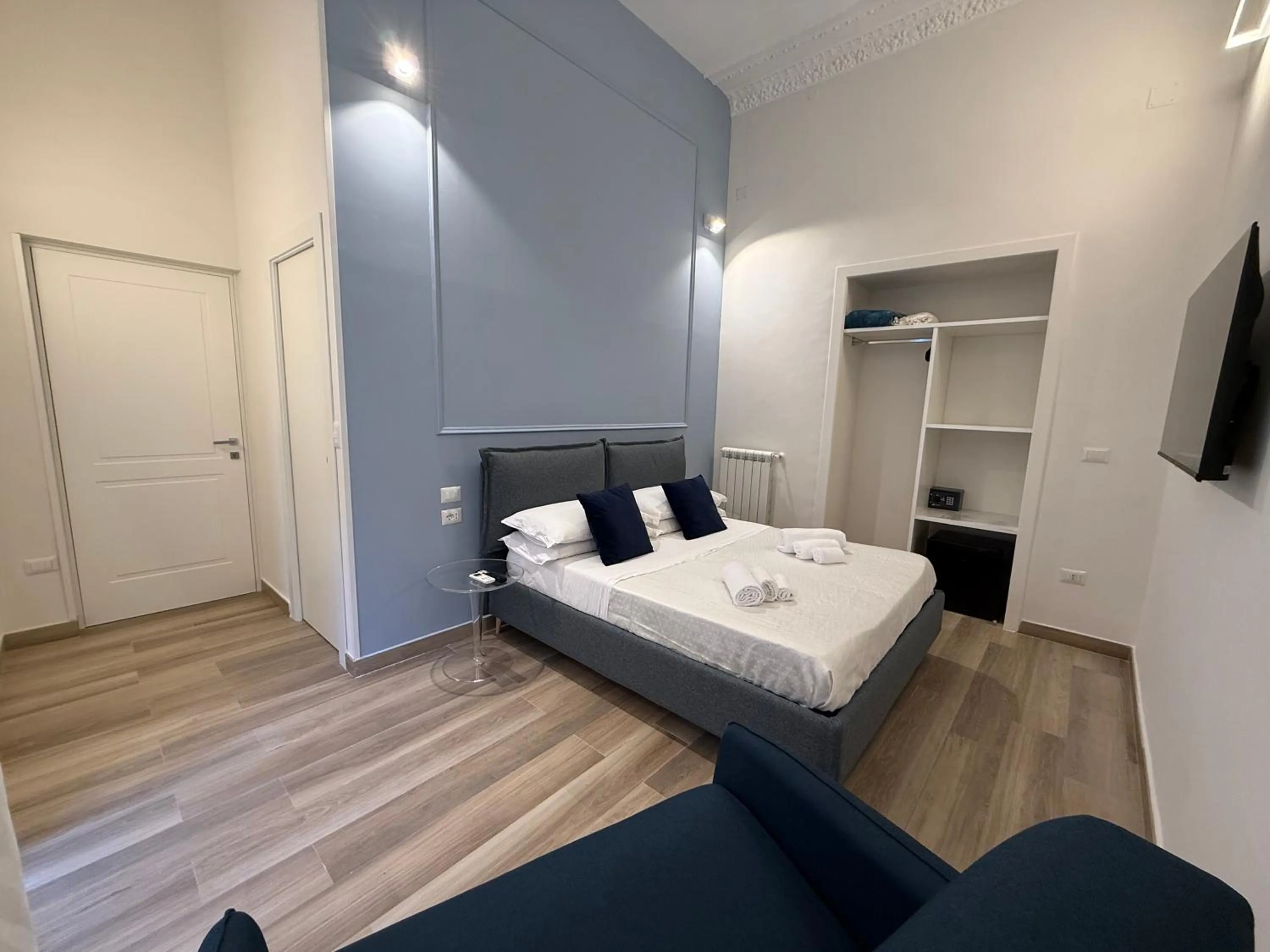 Bed in Sun Art Naples Rooms