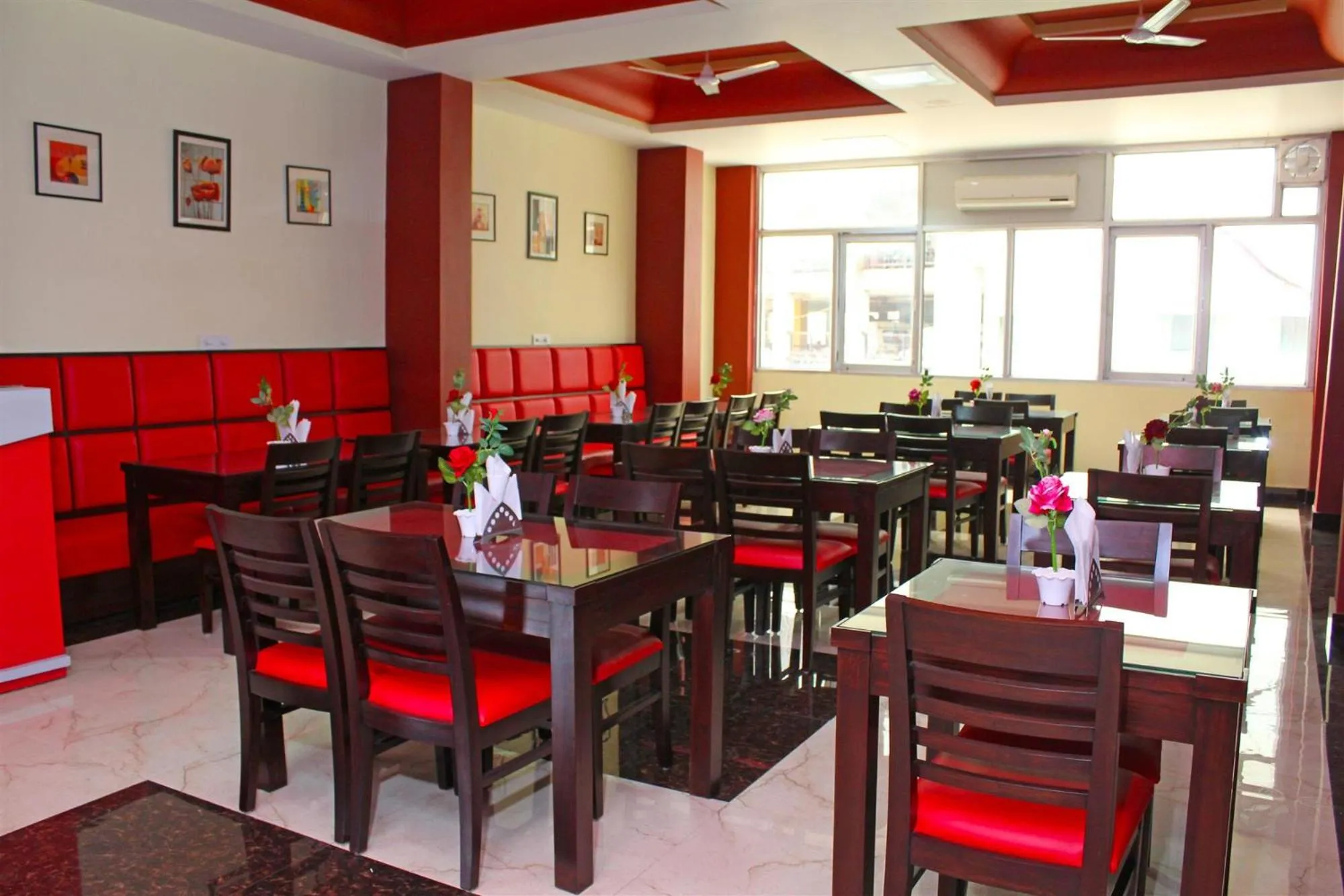 Restaurant/places to eat in Hotel Shikhar & Restaurant