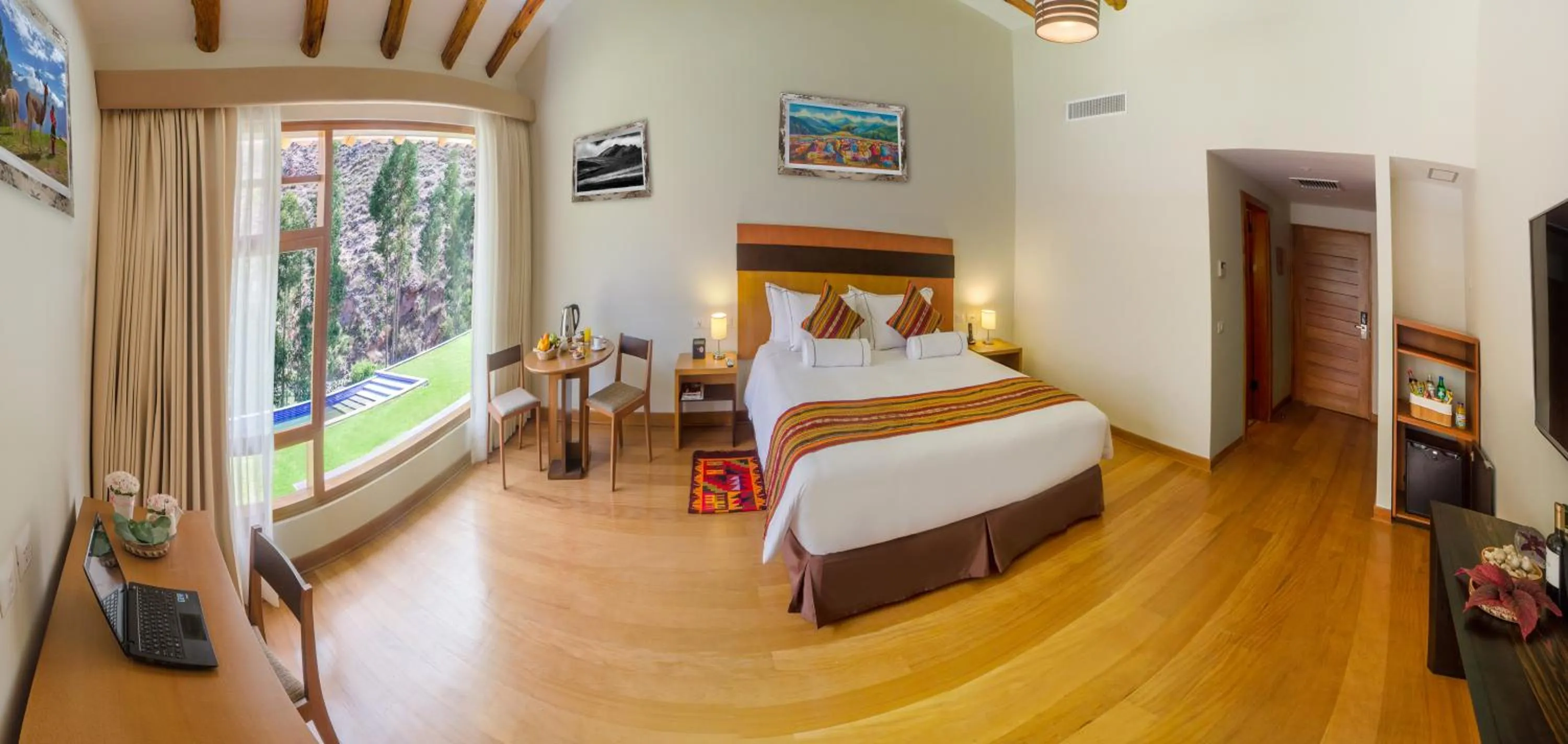 Photo of the whole room, Bed in Taypikala Deluxe Valle Sagrado