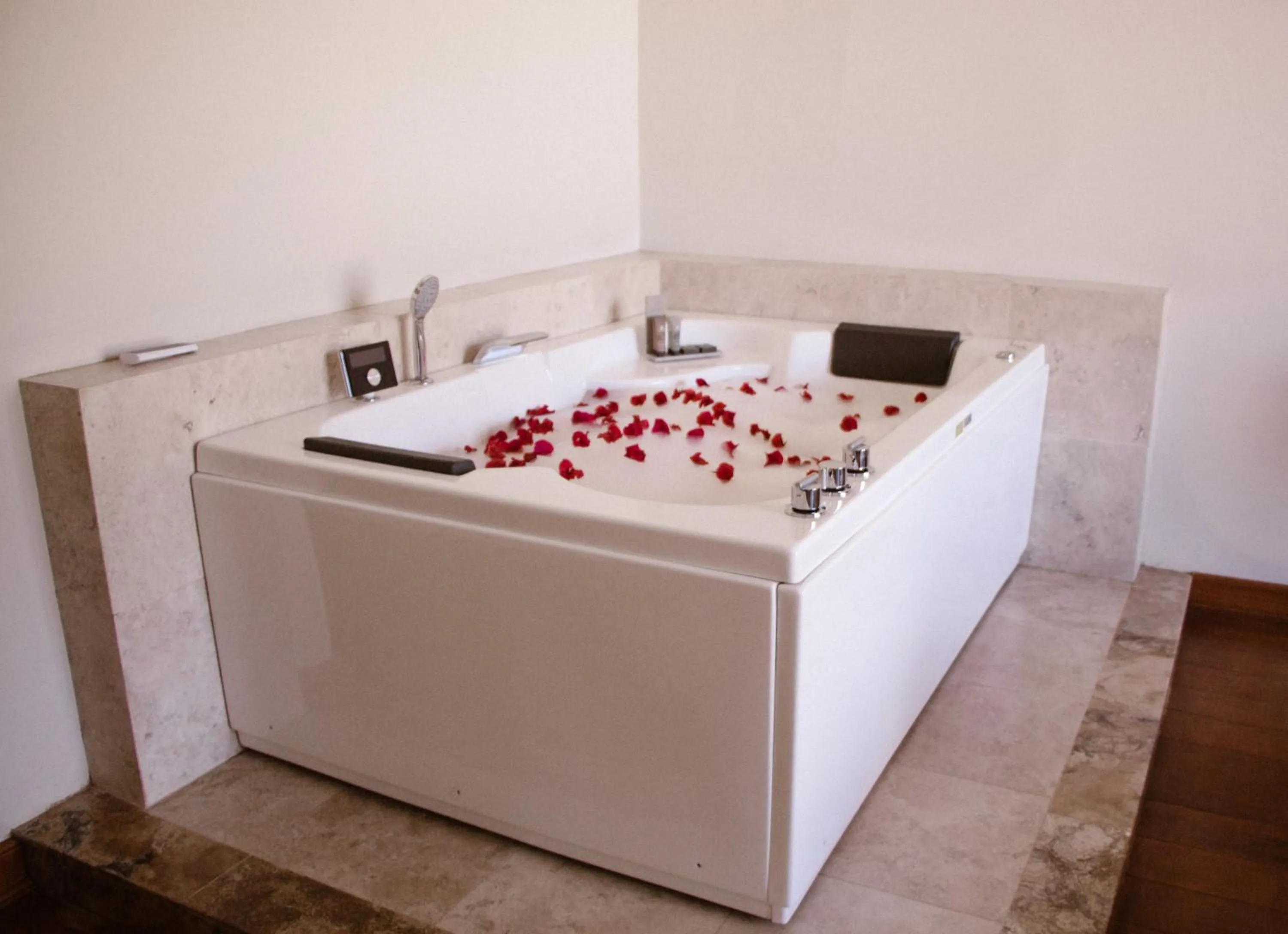 Decorative detail, Bed in Taypikala Deluxe Valle Sagrado