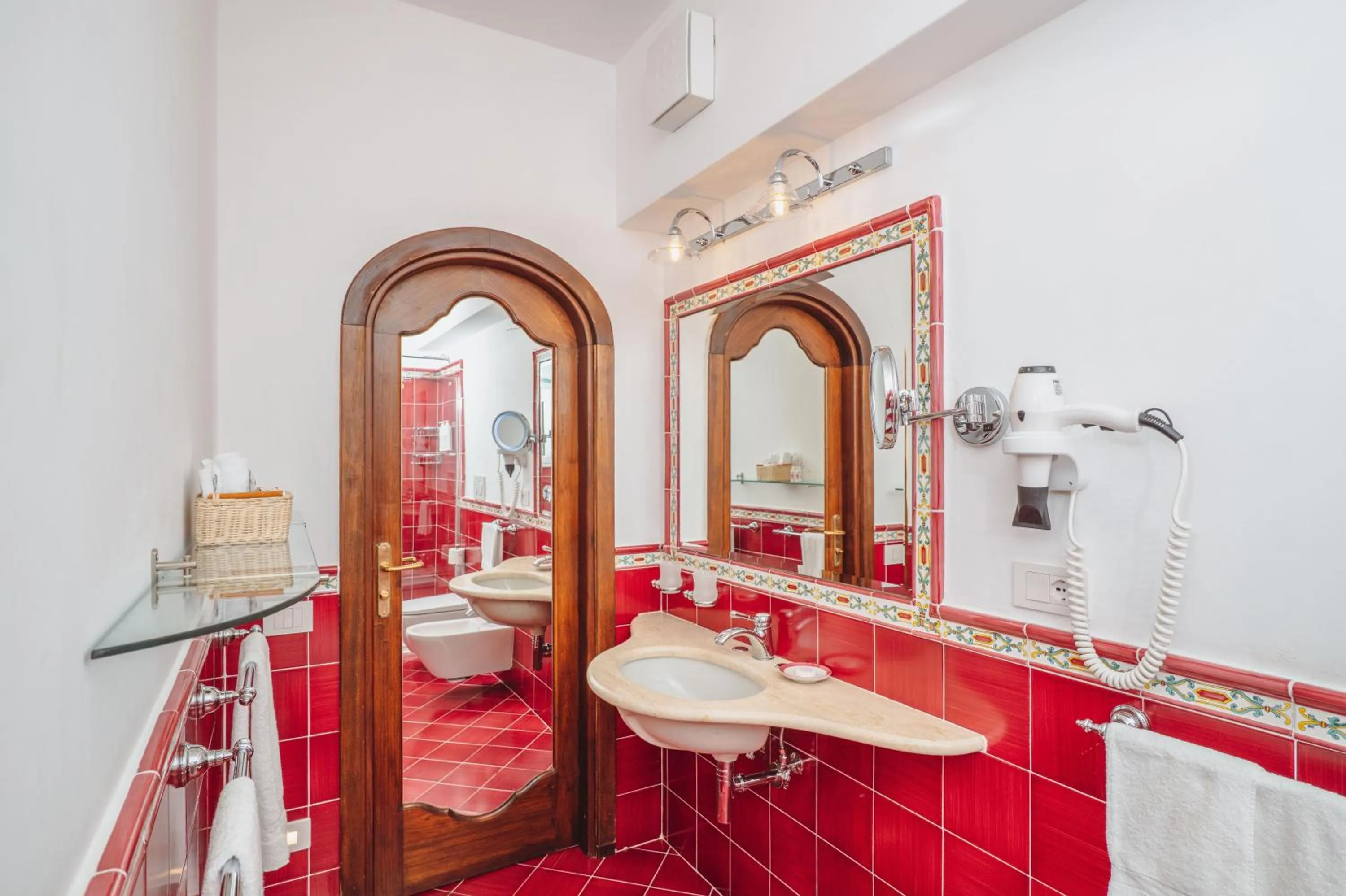 Shower in Hotel Poseidon