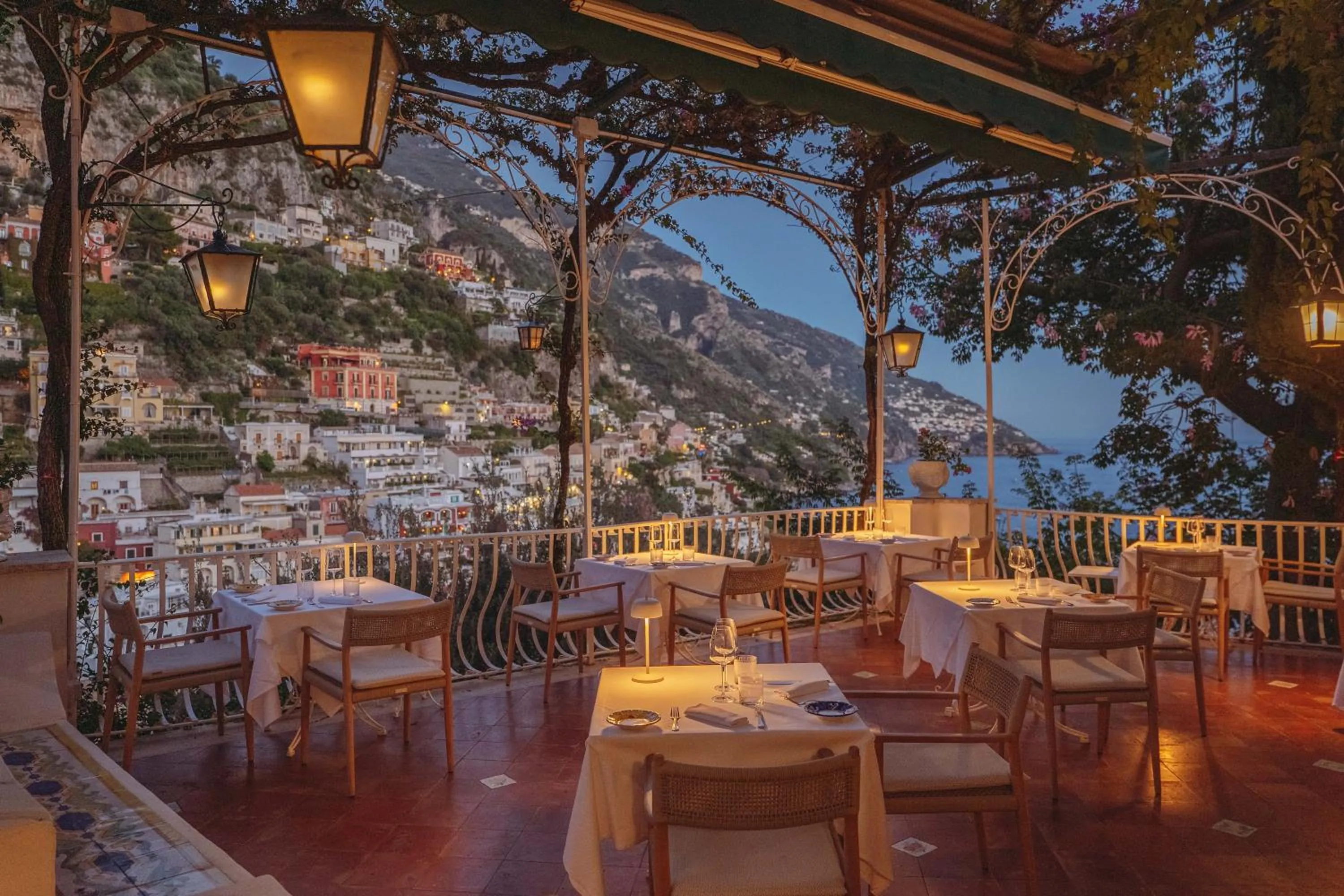 Restaurant/places to eat in Hotel Poseidon