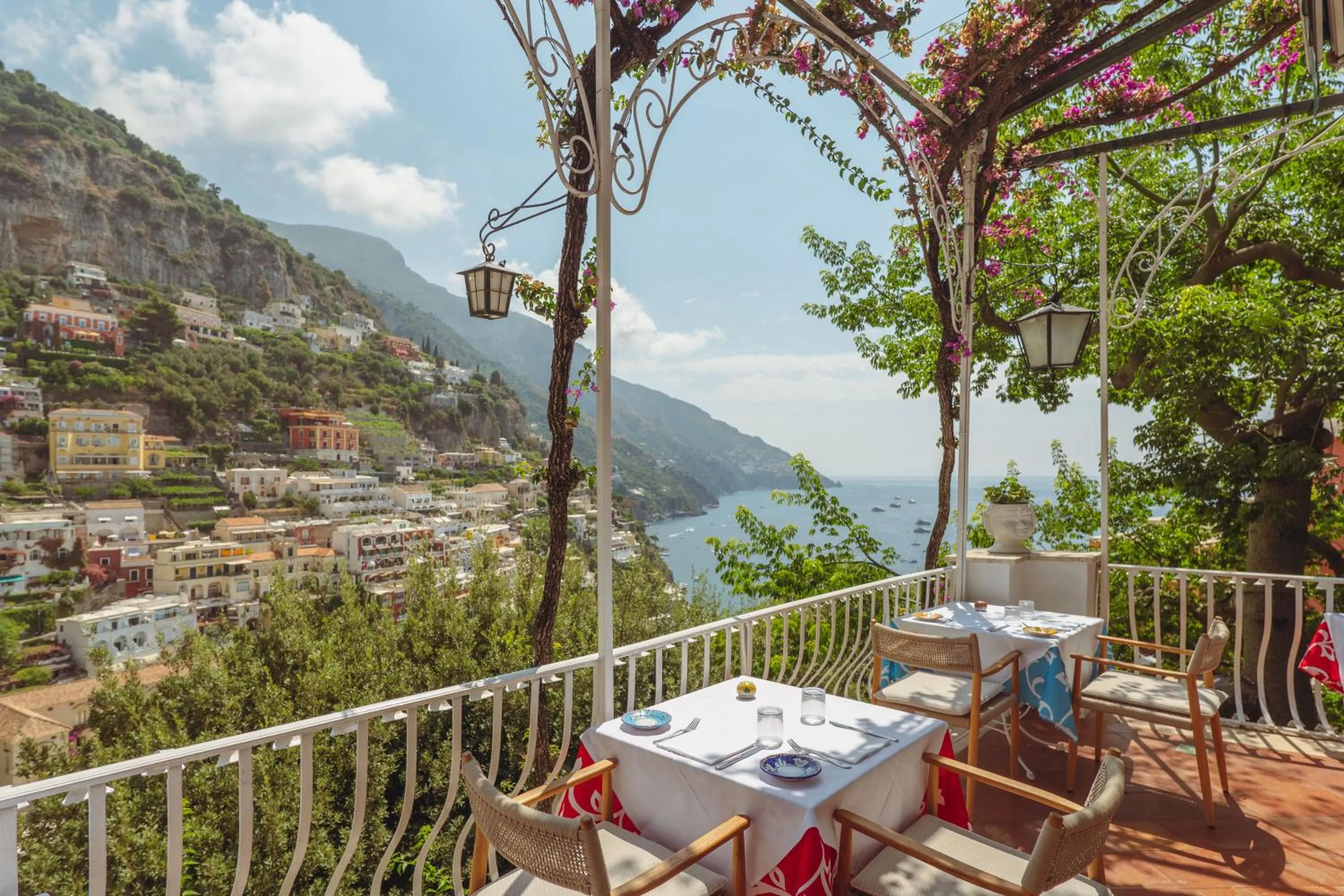 Restaurant/places to eat in Hotel Poseidon