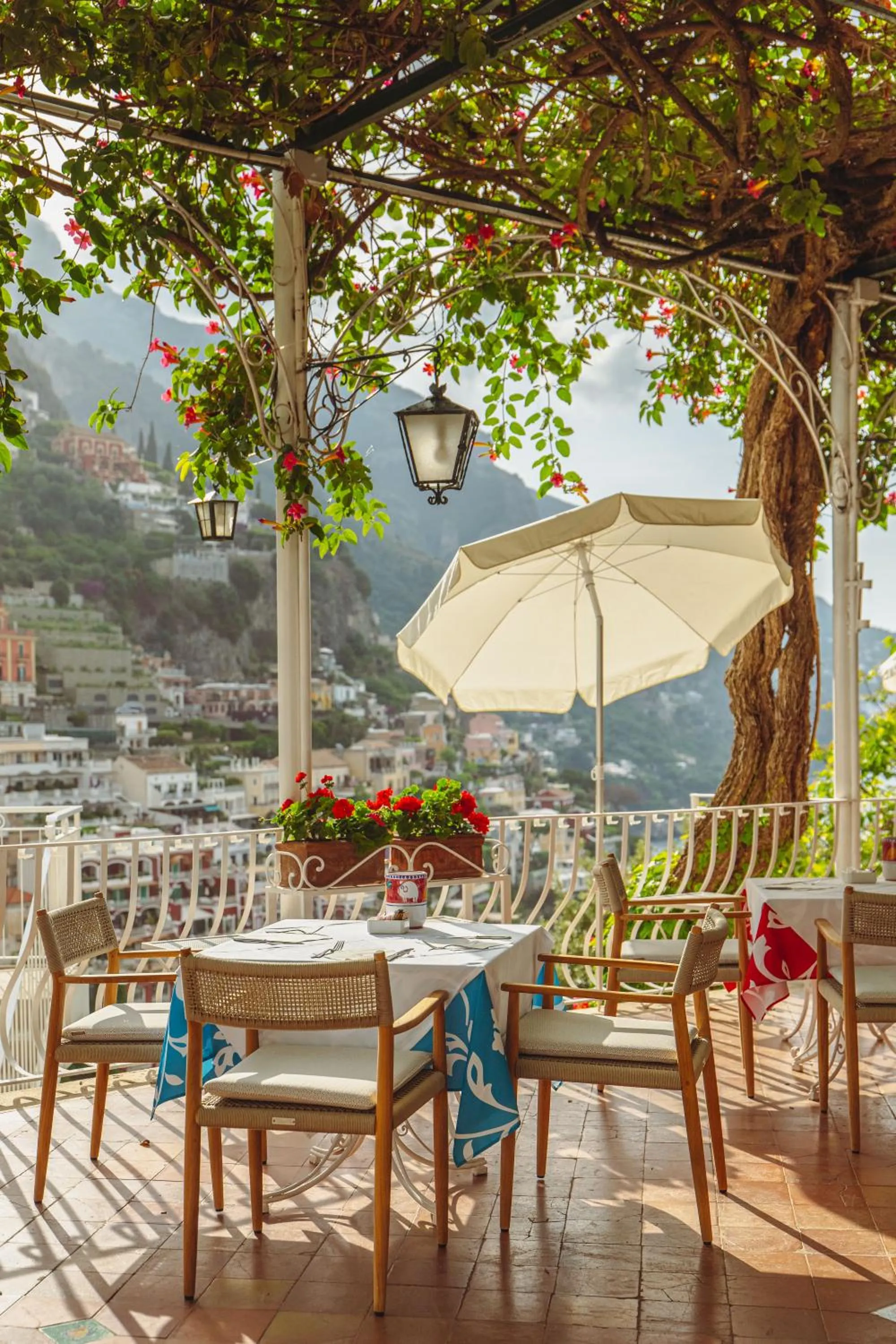 Restaurant/places to eat in Hotel Poseidon