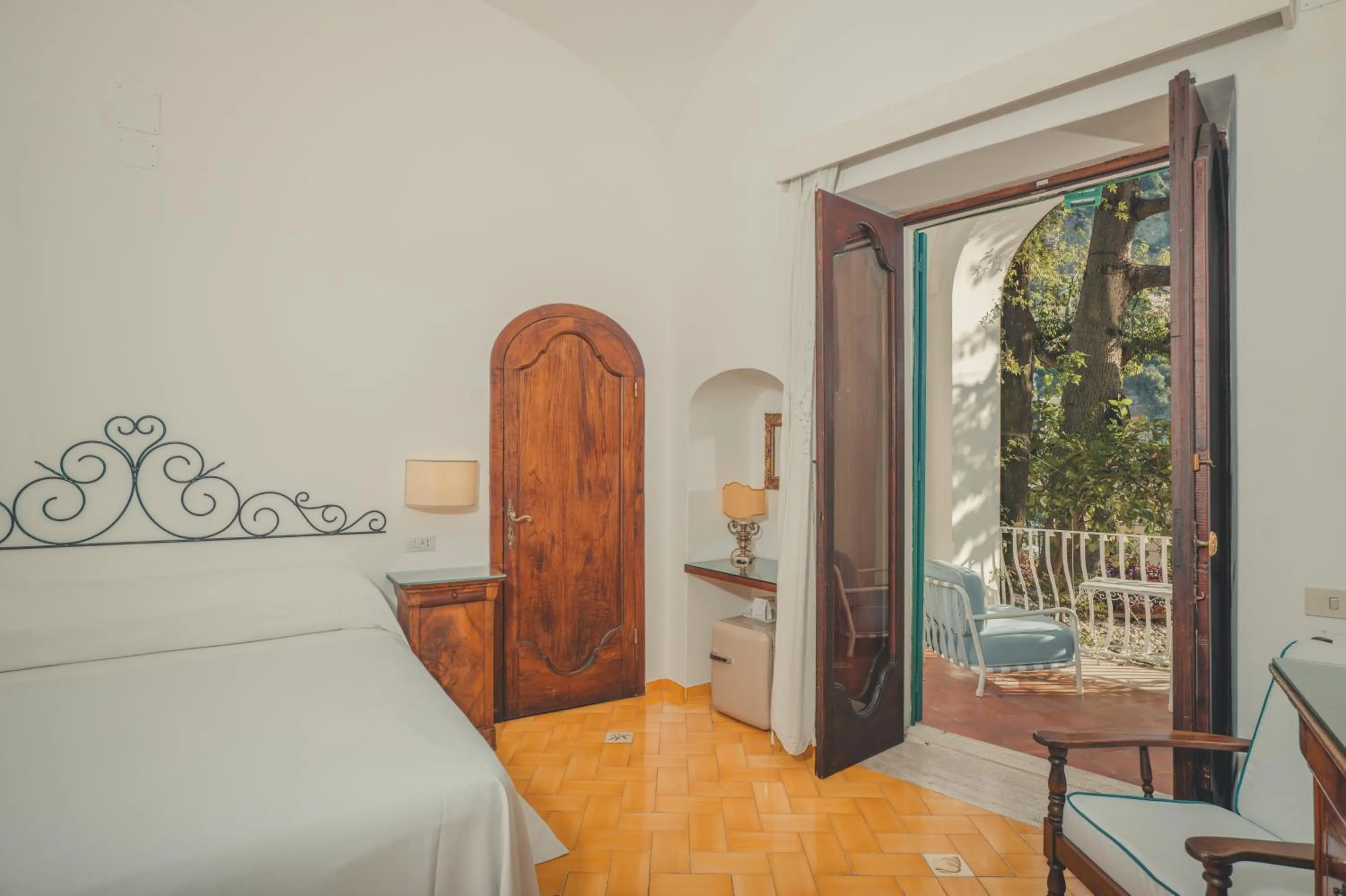 Balcony/Terrace, Bed in Hotel Poseidon