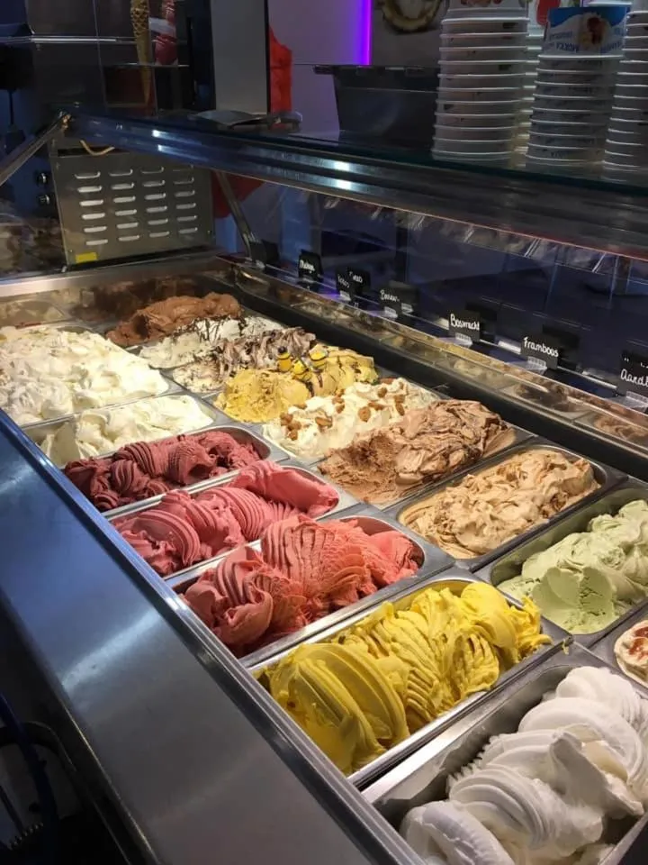 Restaurant/places to eat in B & B M 3