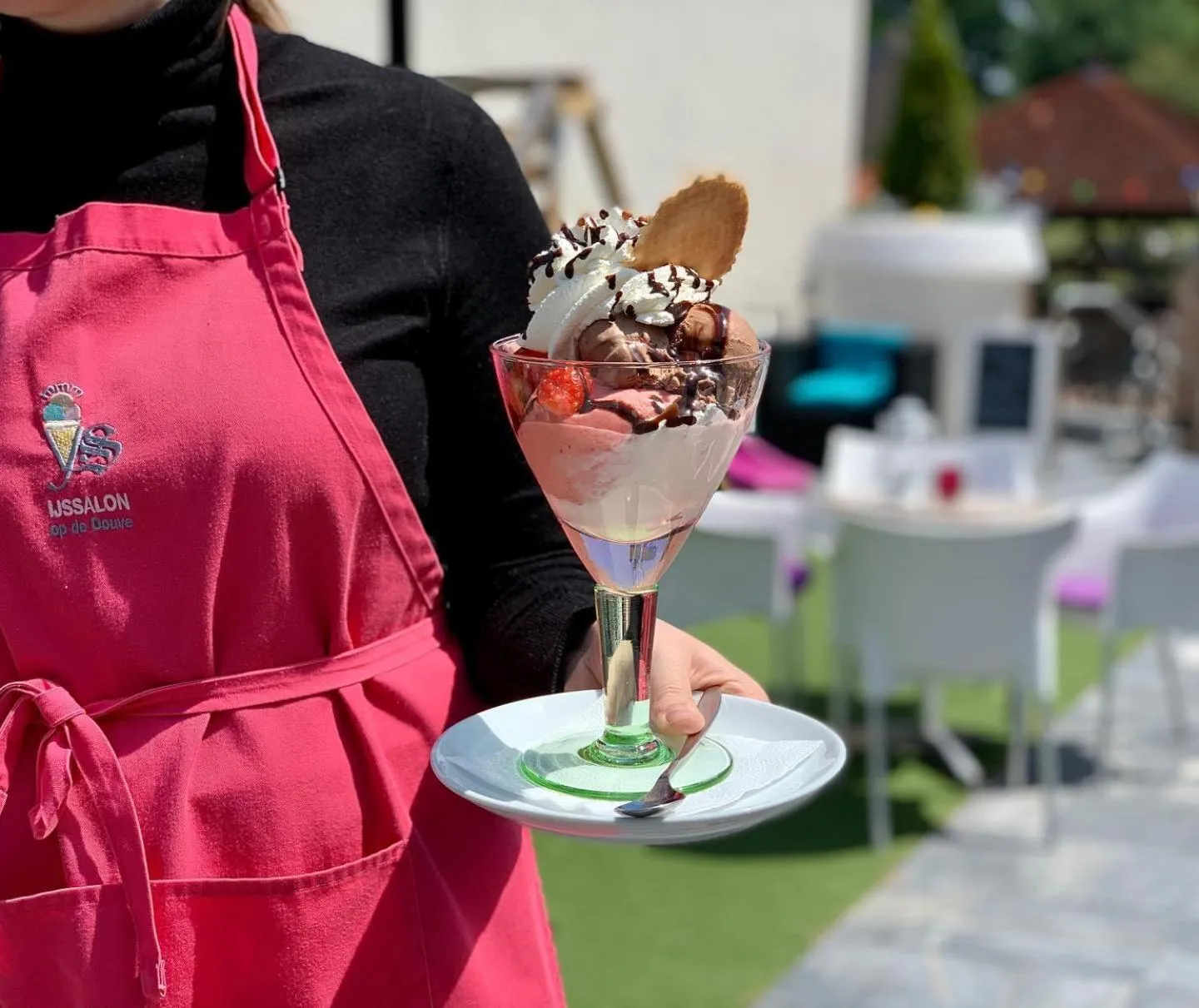 Restaurant/places to eat in B & B M 3