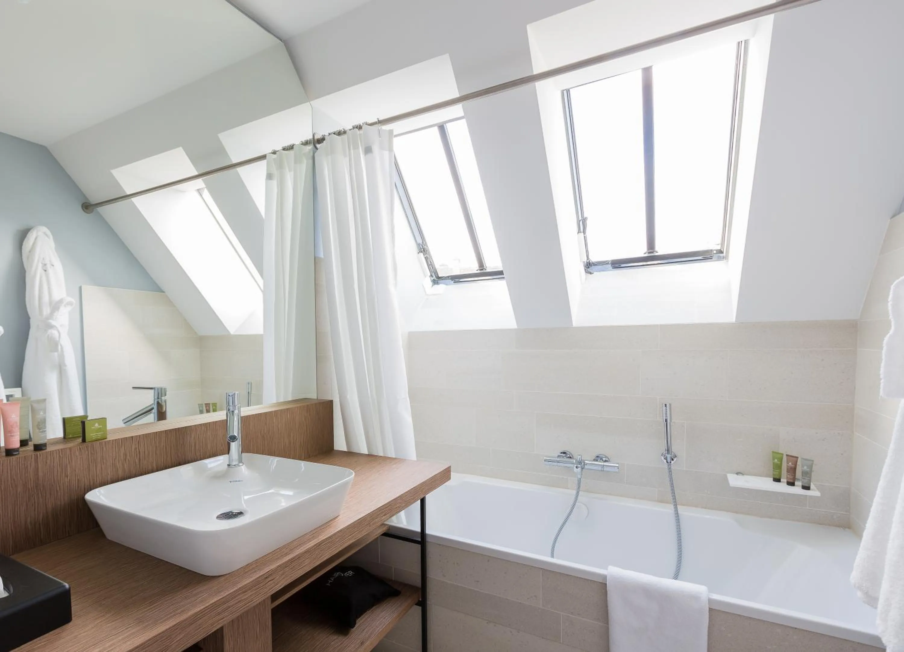 Bathroom in Golden Tulip Saint Malo– Le Grand Bé
