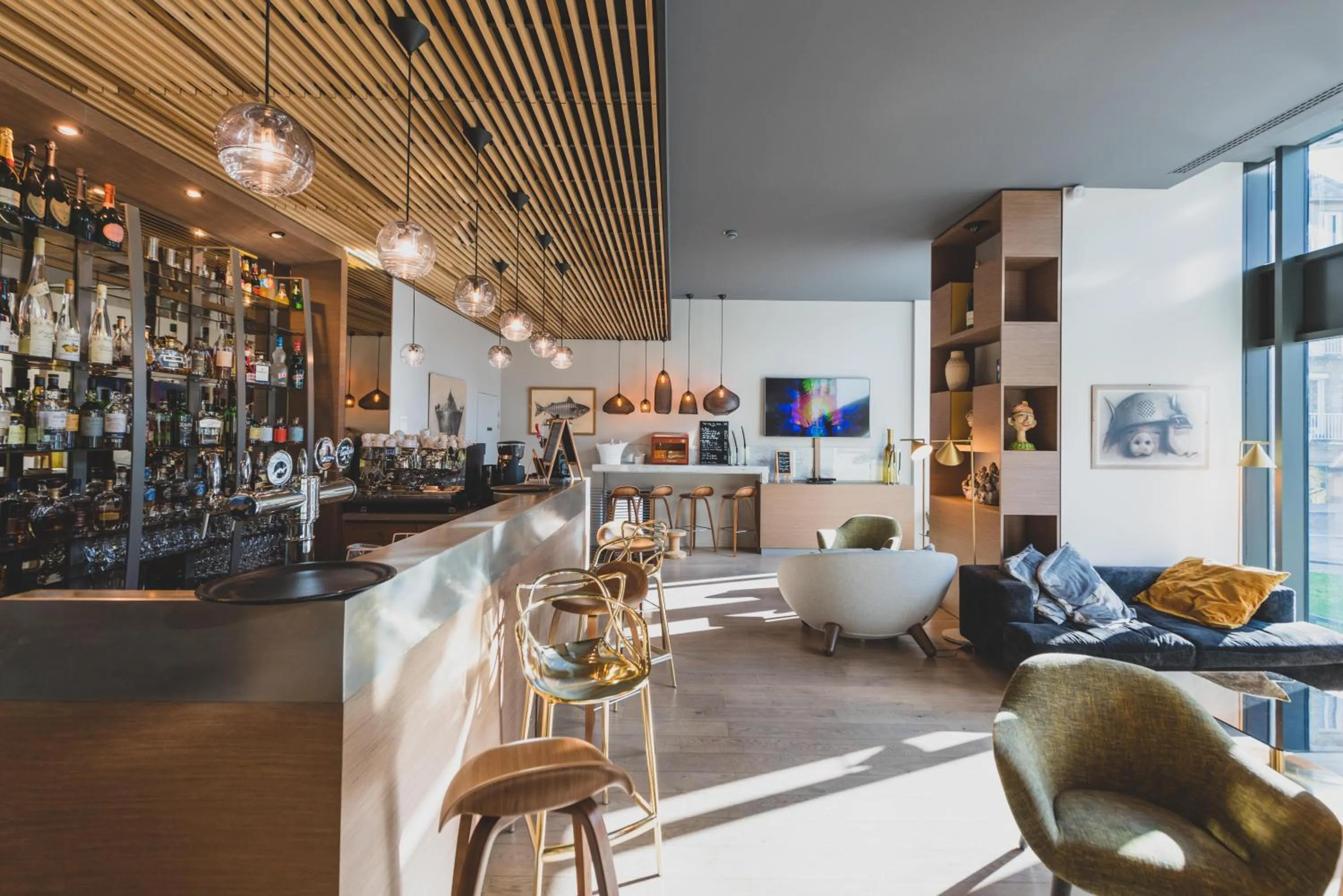 Lounge or bar in Golden Tulip Saint Malo– Le Grand Bé
