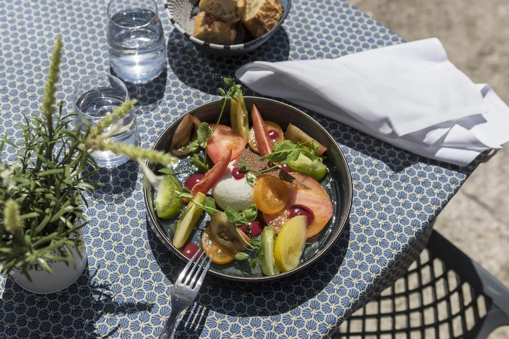 Patio in Golden Tulip Saint Malo– Le Grand Bé