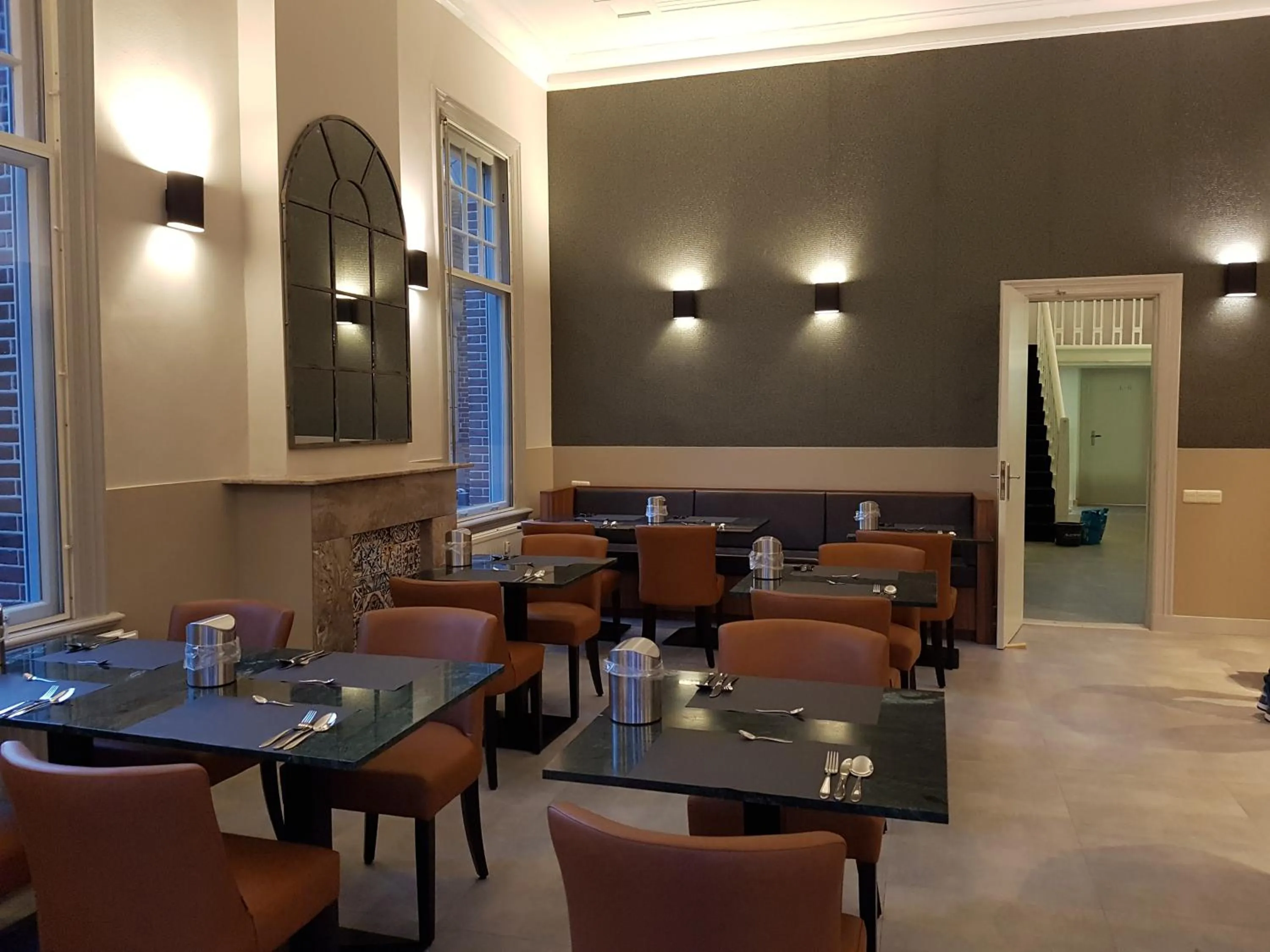 Breakfast in Rijksmonument Hotel de Sprenck - including free private parking