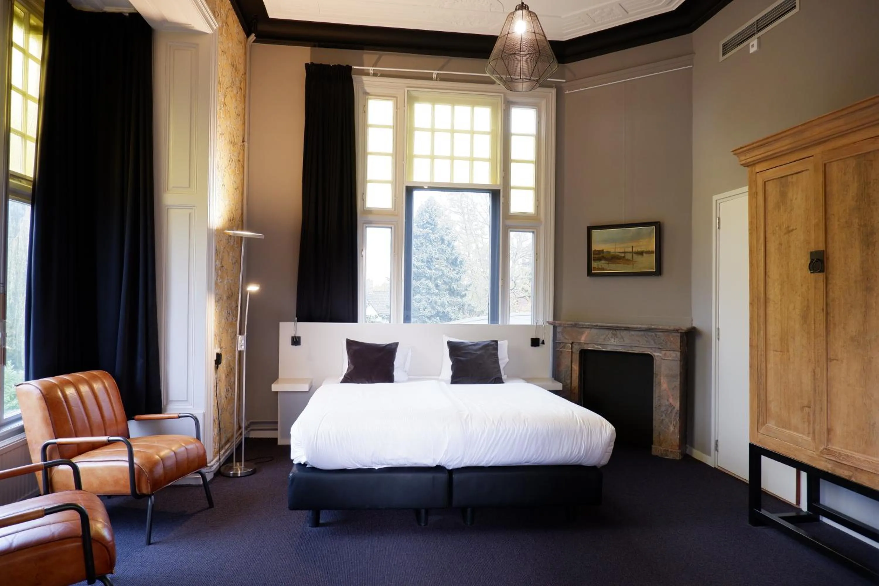 Bed in Rijksmonument Hotel de Sprenck - including free private parking