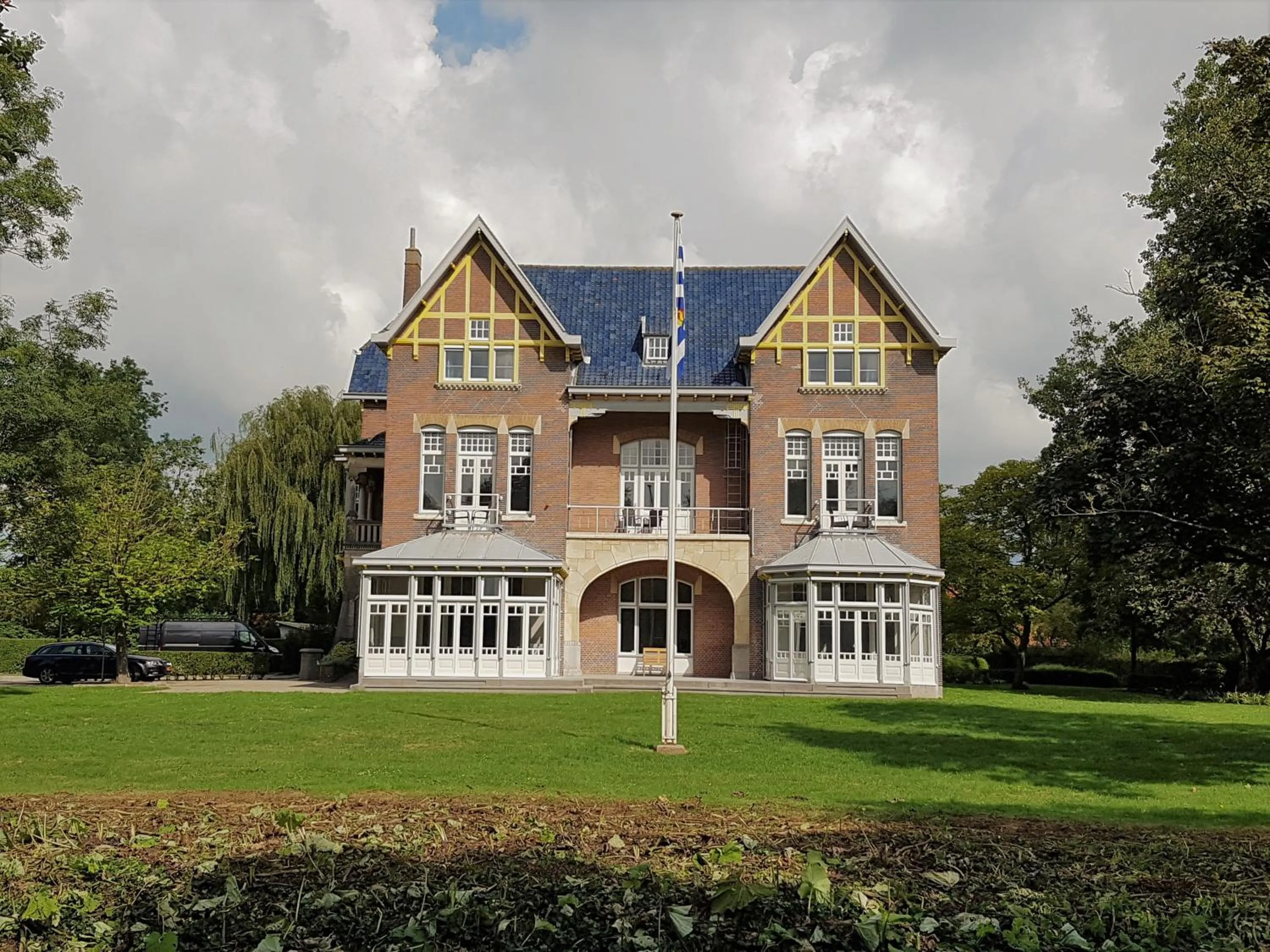 Facade/entrance in Rijksmonument Hotel de Sprenck - including free private parking