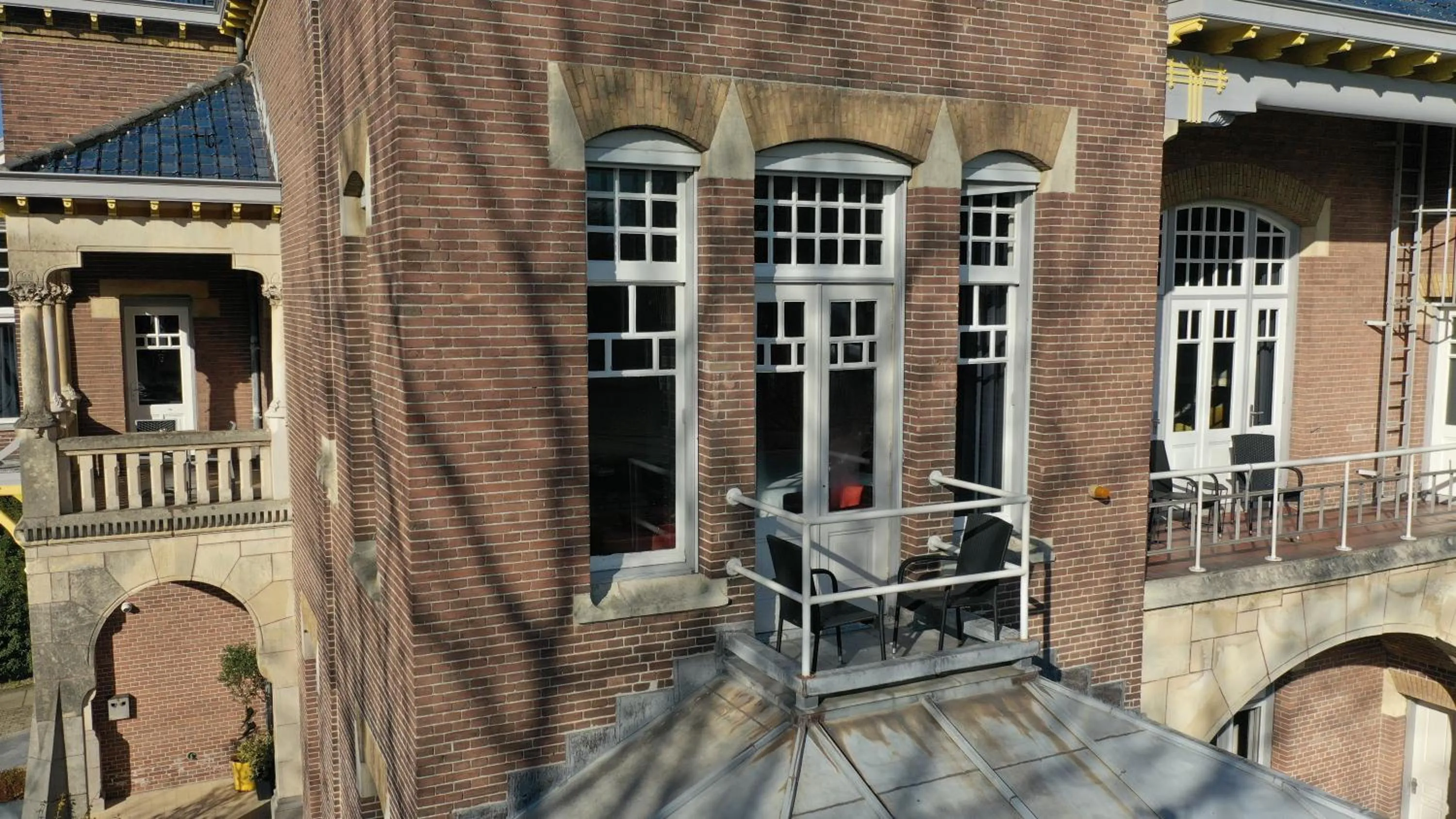 Property building in Rijksmonument Hotel de Sprenck - including free private parking