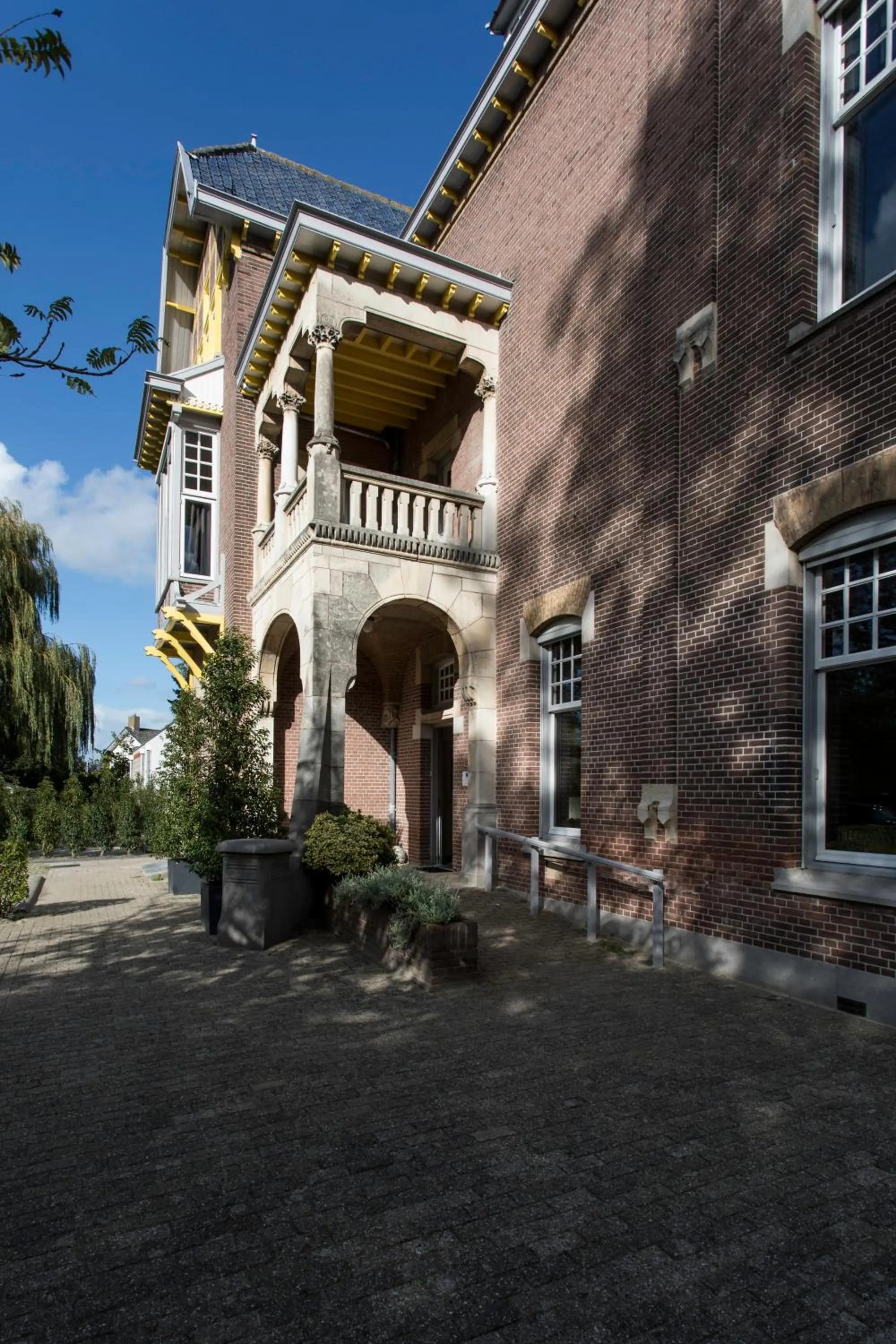 Property building in Rijksmonument Hotel de Sprenck - including free private parking