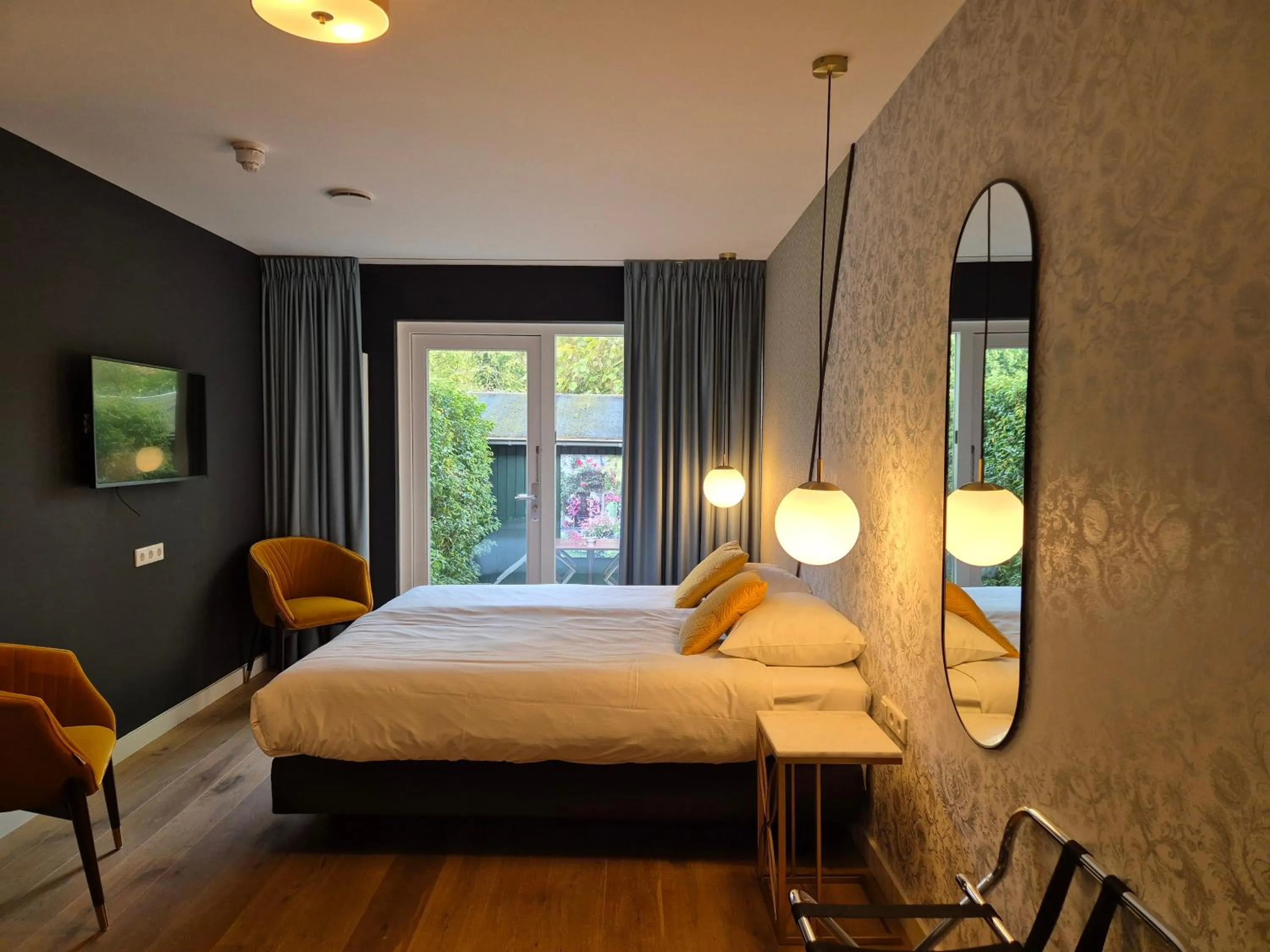Bedroom, Bed in Rijksmonument Hotel de Sprenck - including free private parking