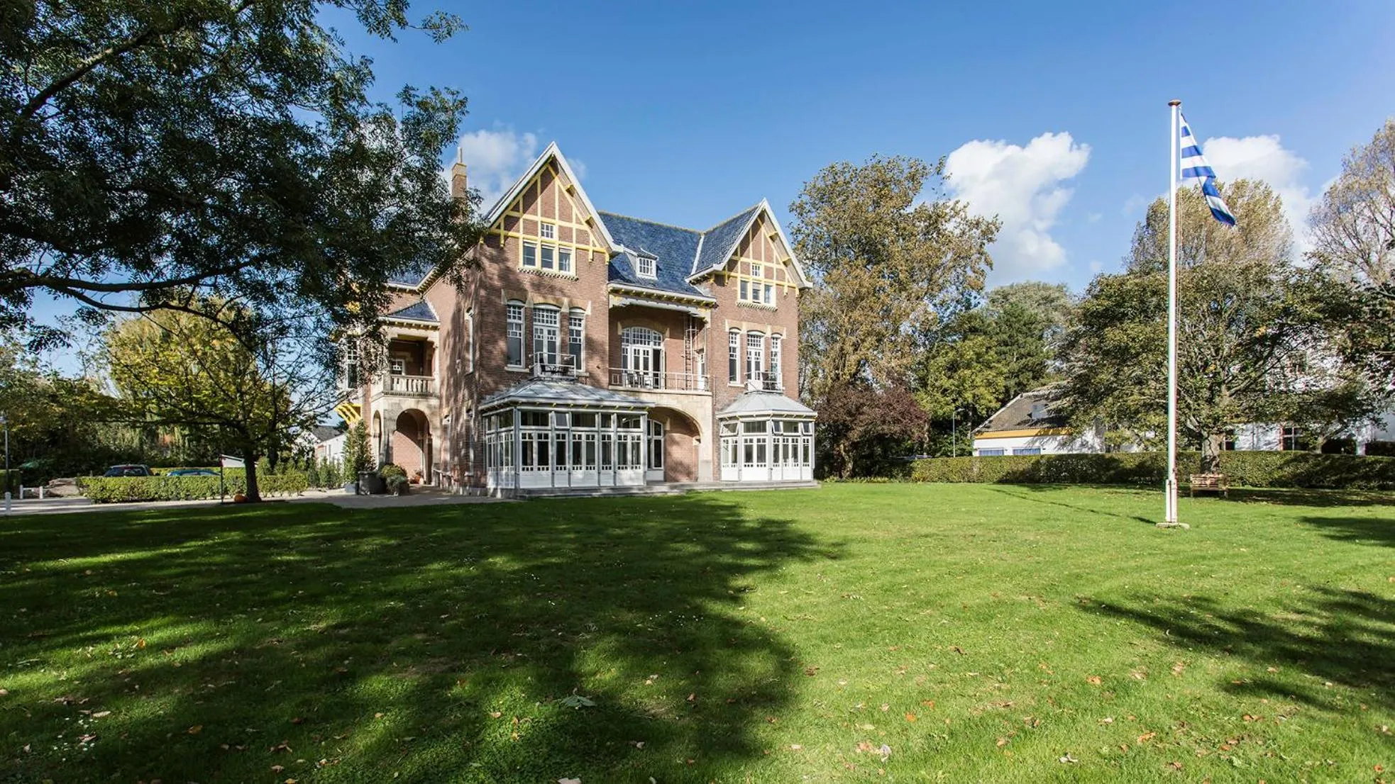 Property building in Rijksmonument Hotel de Sprenck - including free private parking