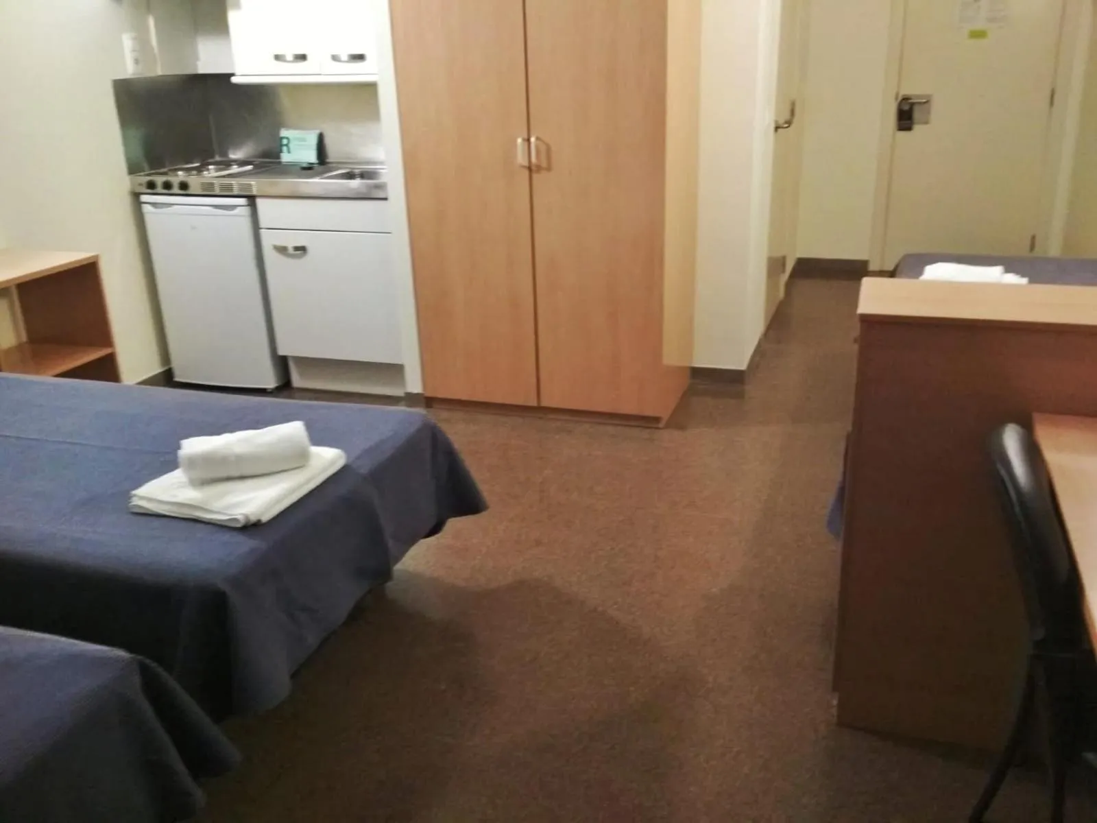 Kitchen or kitchenette, Bed in Residencia Universitaria Resa As Burgas
