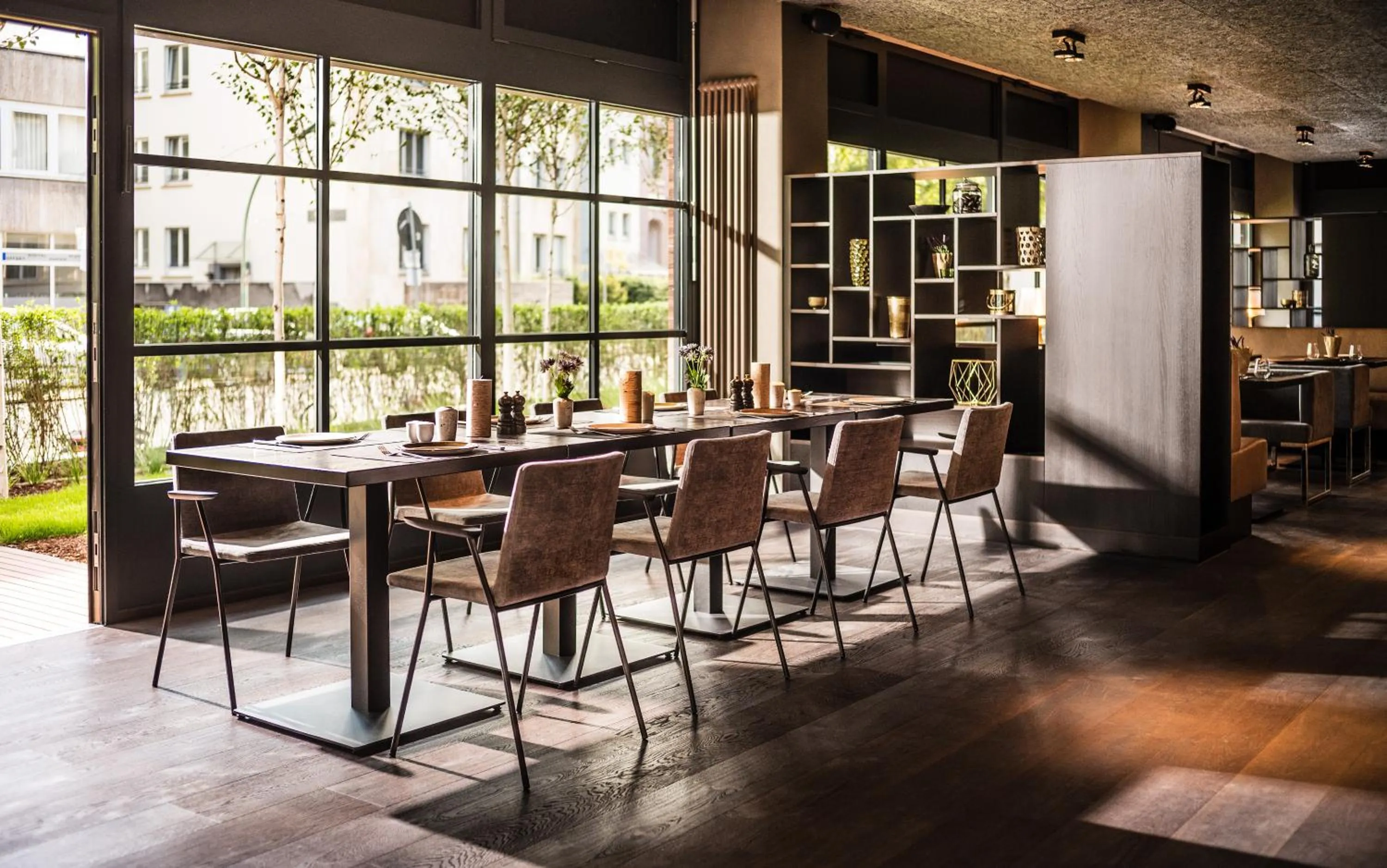 Restaurant/places to eat in SAKS Urban Design Hotel Frankfurt