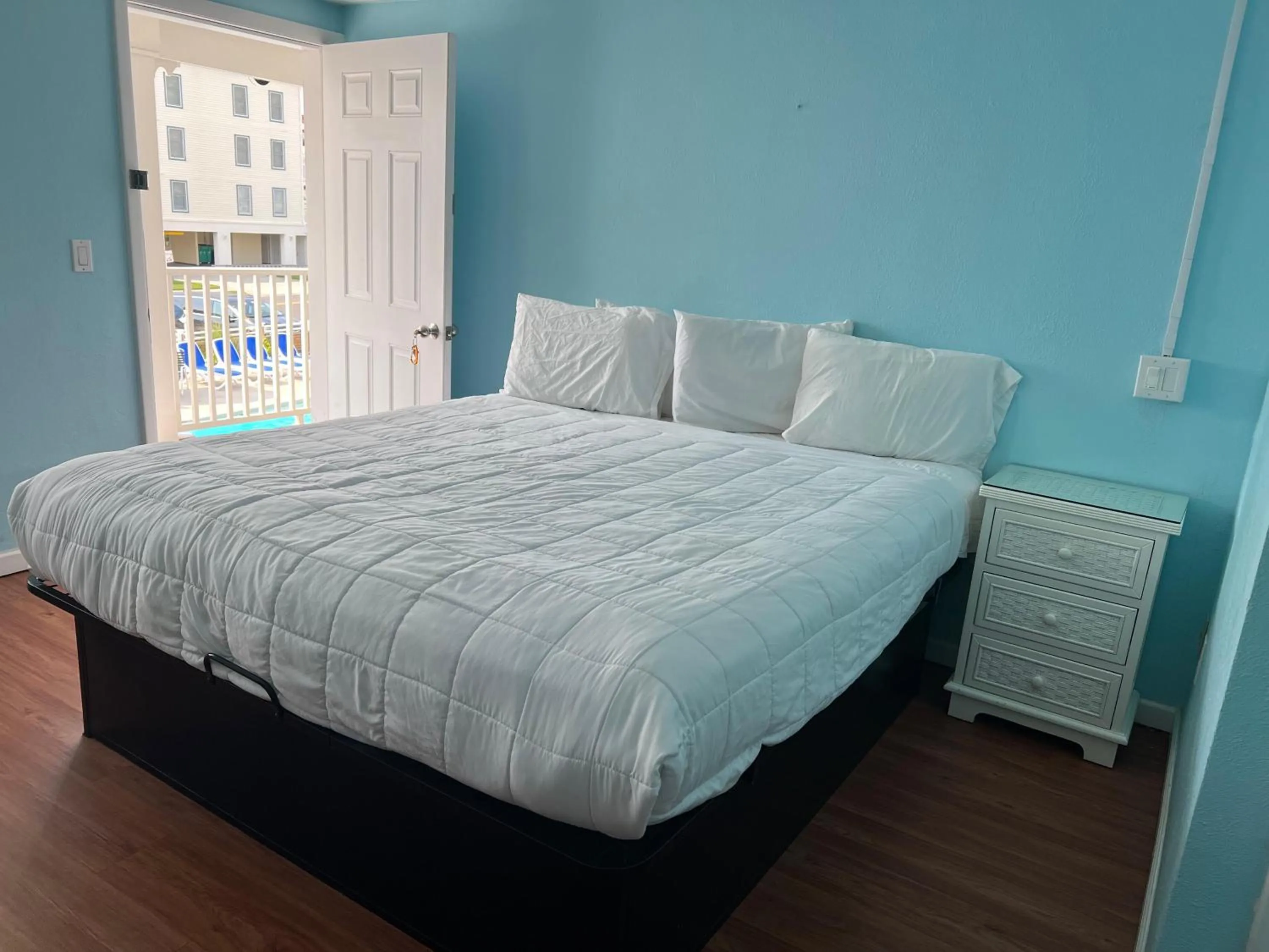 Bedroom, Bed in Saratoga Resort