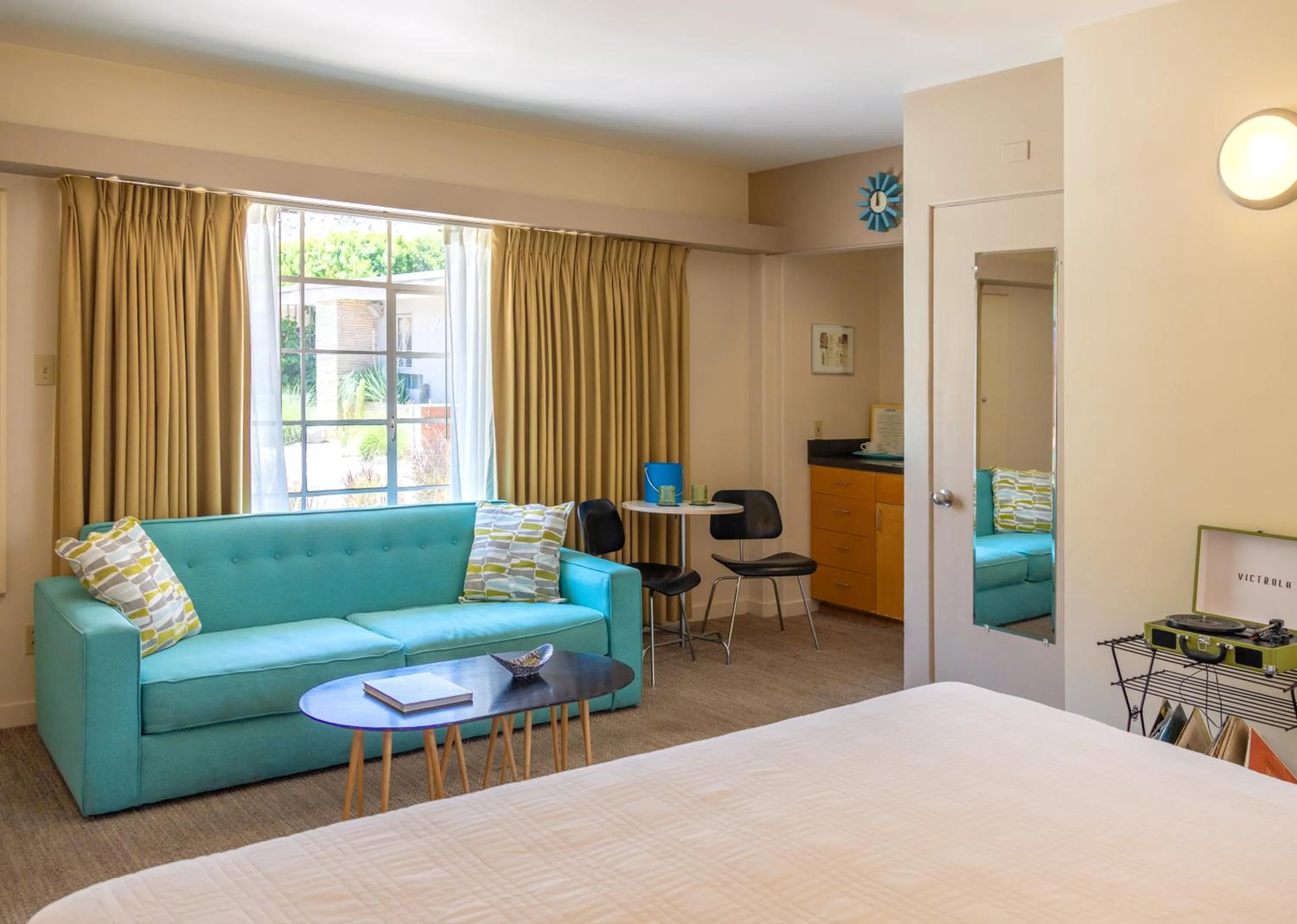 Bed in The Hideaway - 21 and Over