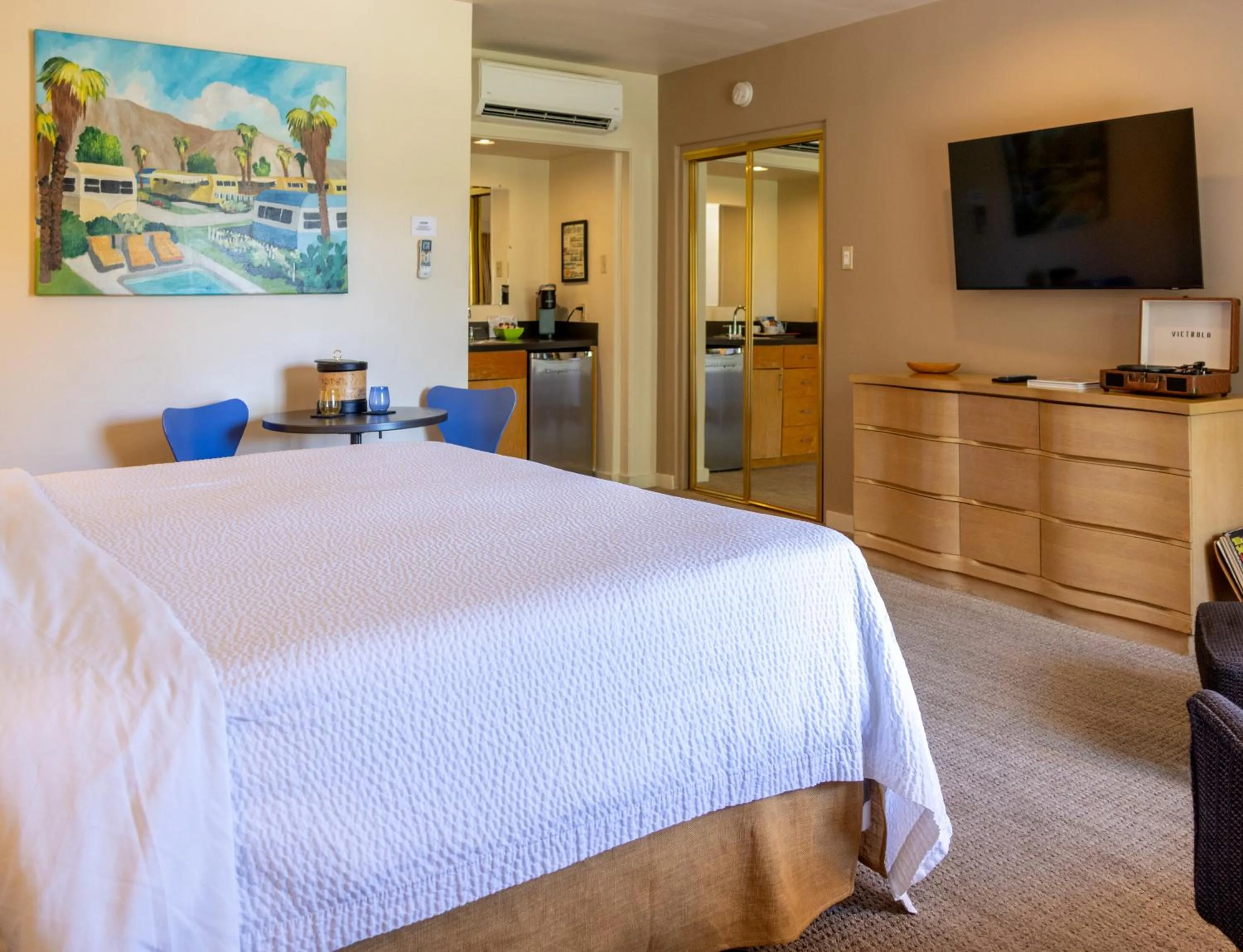 Bed in The Hideaway - 21 and Over