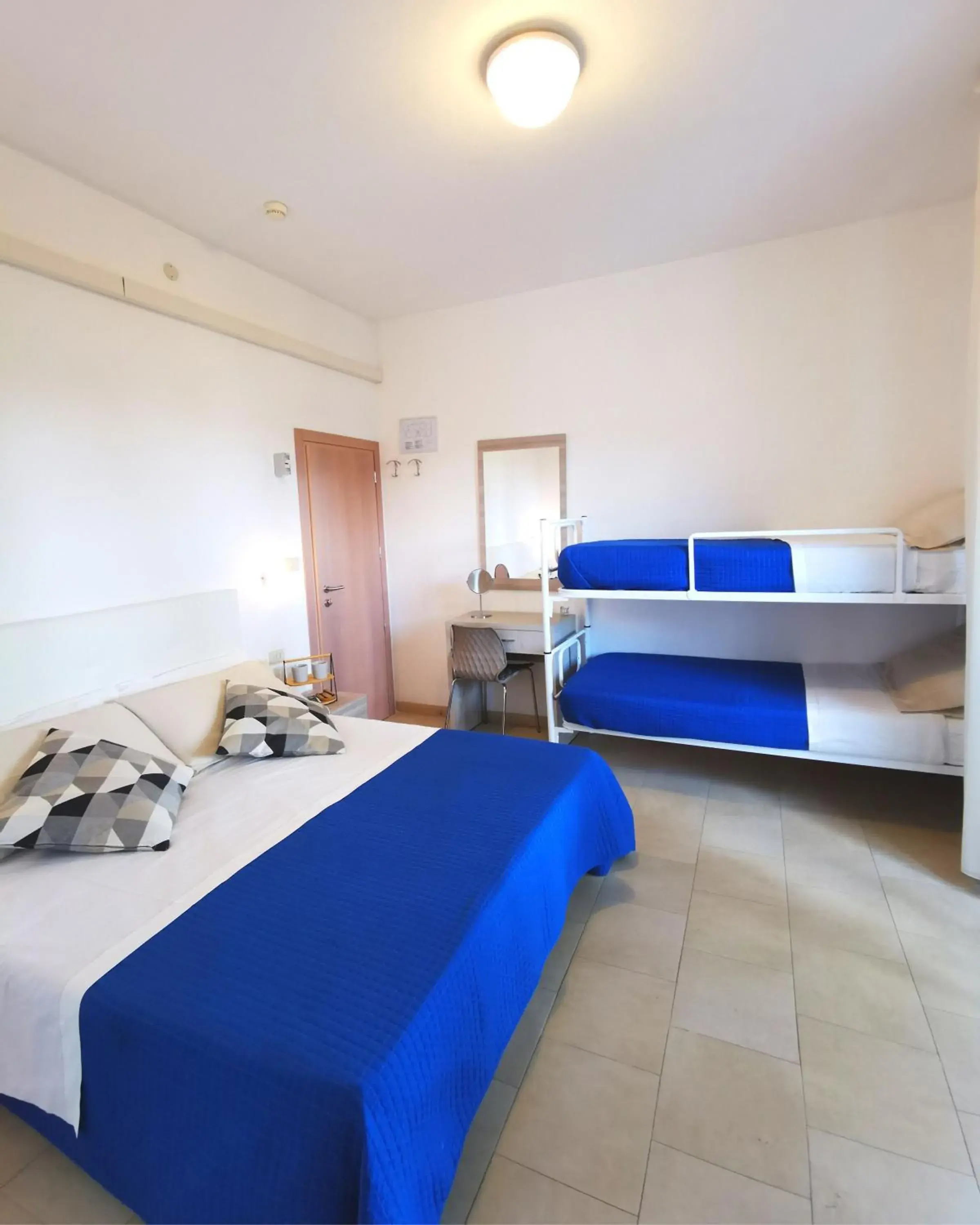 Quadruple Room with Balcony in Hotel Bellini Quadruple Room with Balcony in Hotel Bellini