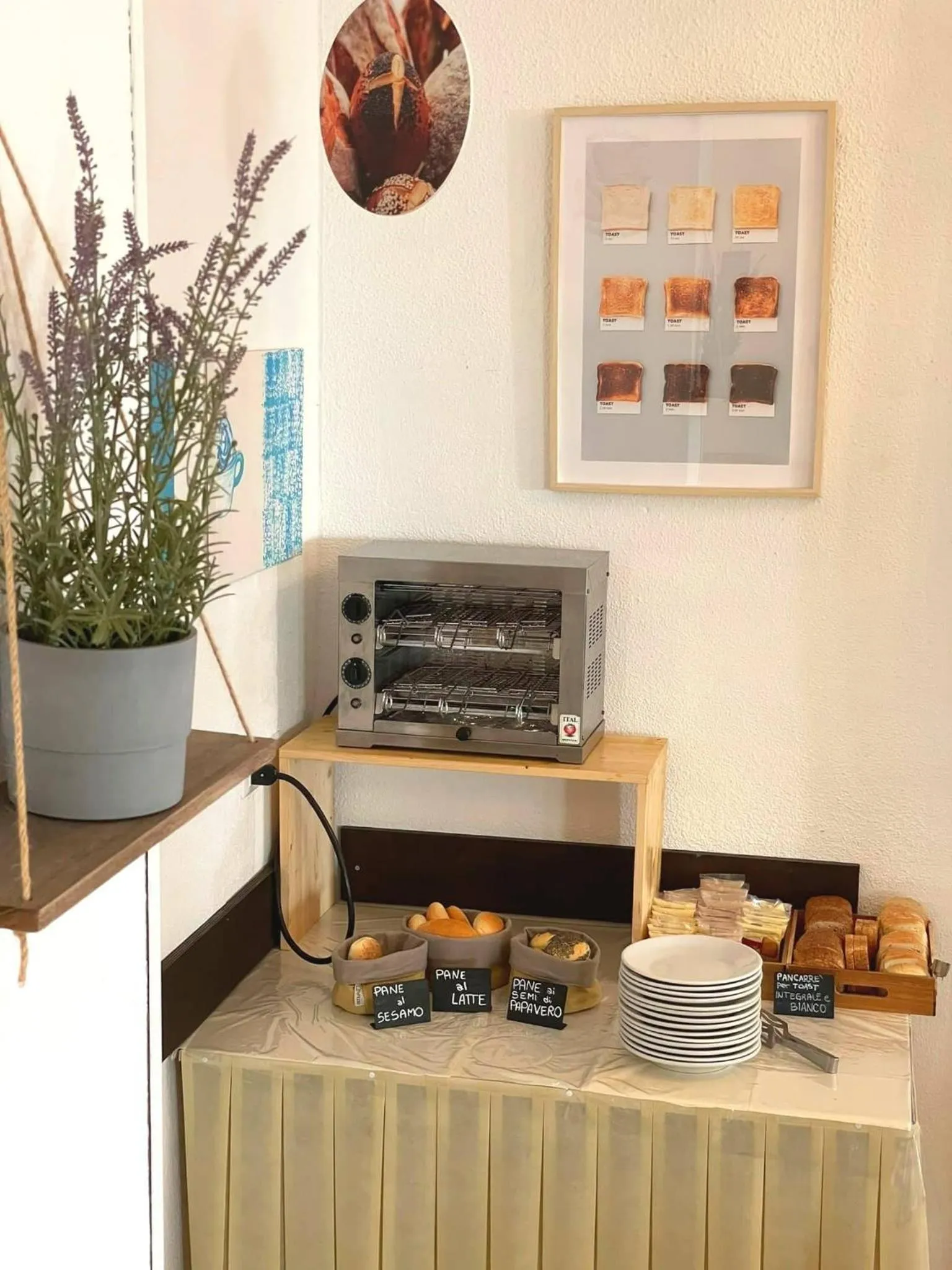 Restaurant/places to eat in Hotel Bellini