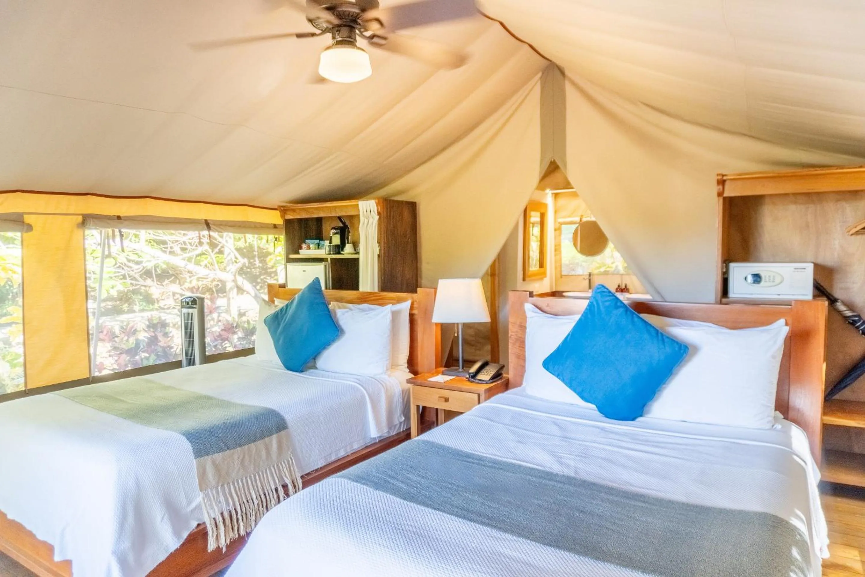 Bed in Isla Chiquita Glamping Hotel