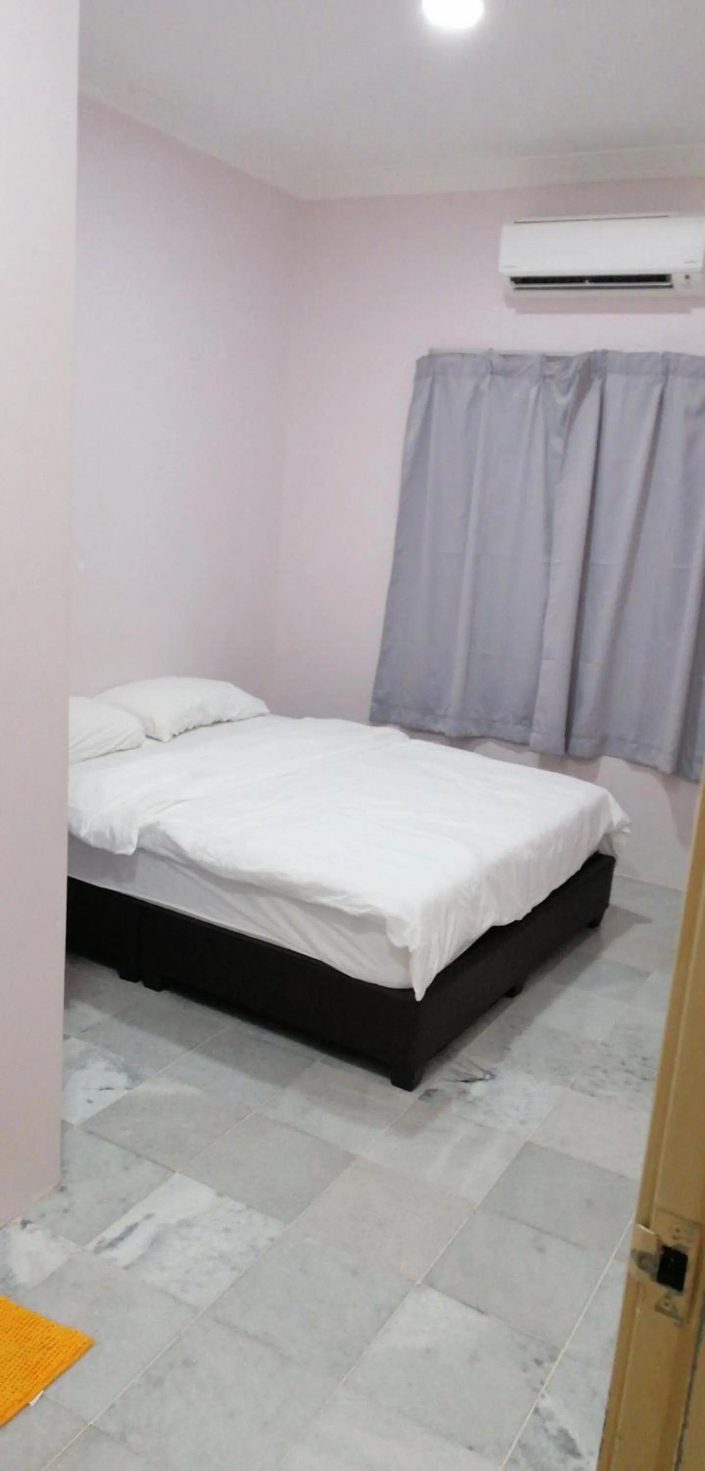 Bed in JS Guest House Air Putih