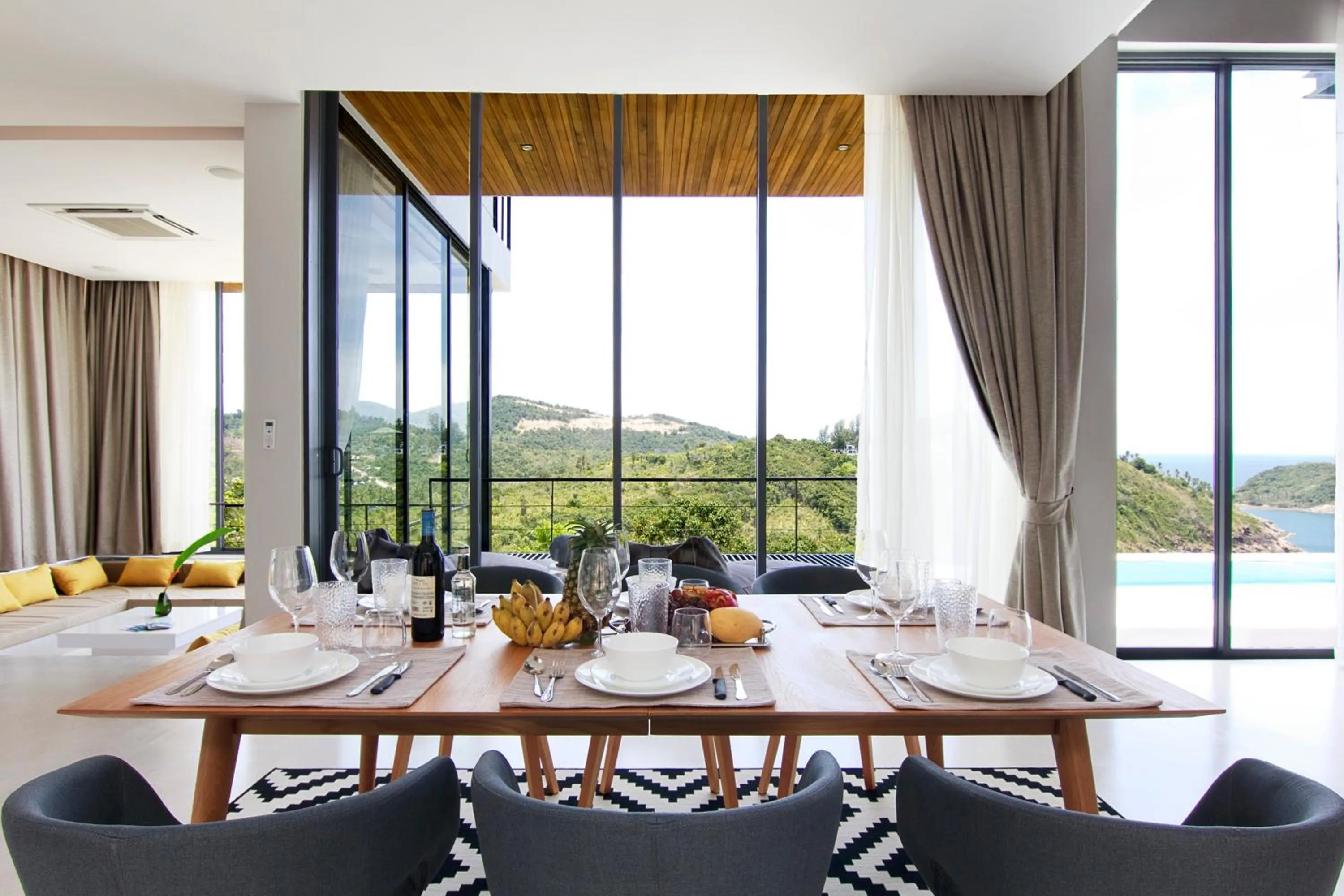 Dining area in Luxury Sea and Sunset View 4BR 4BA Pool Villa