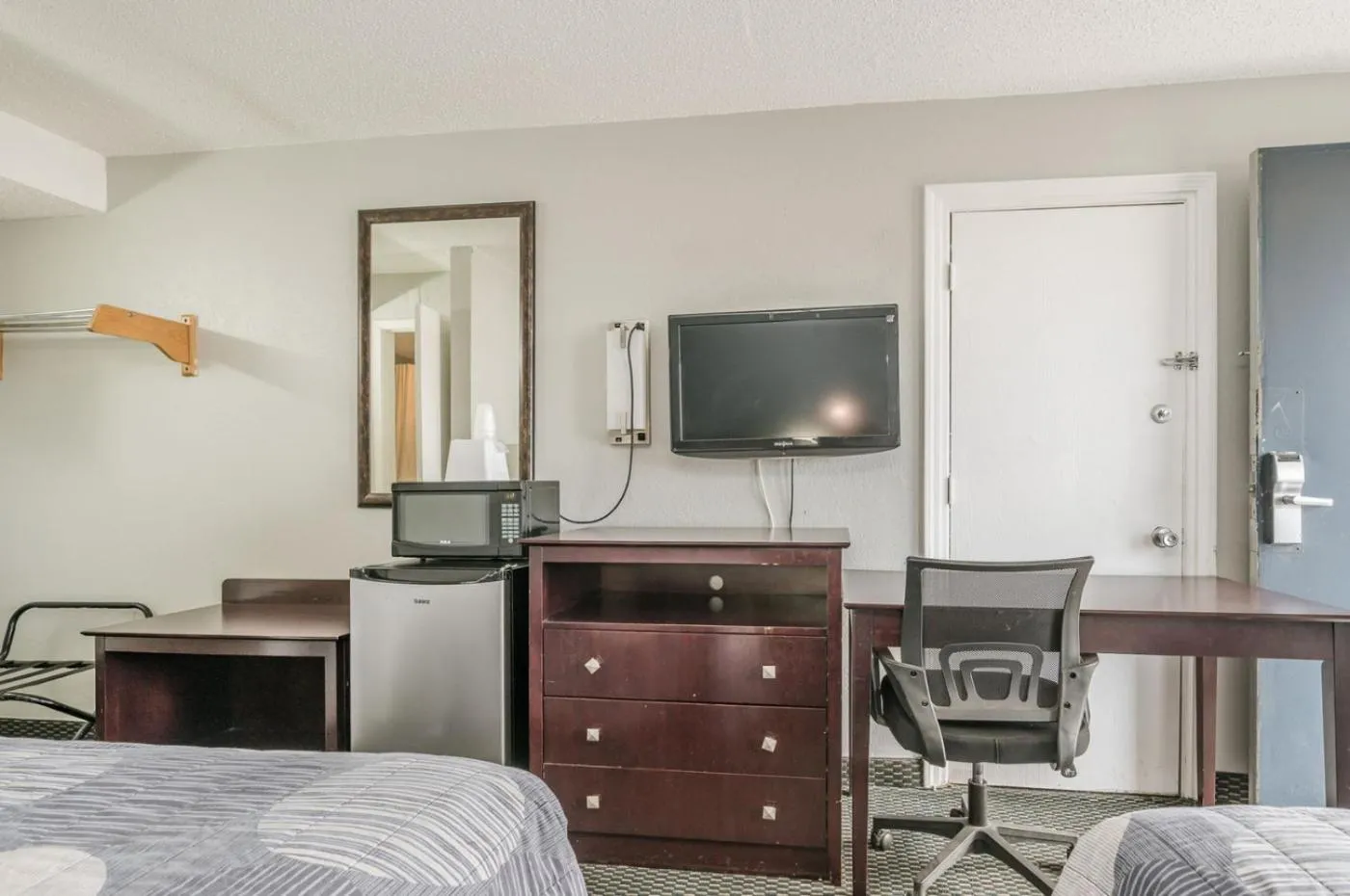 TV and multimedia in Relax Inn West Amarillo Medical Center