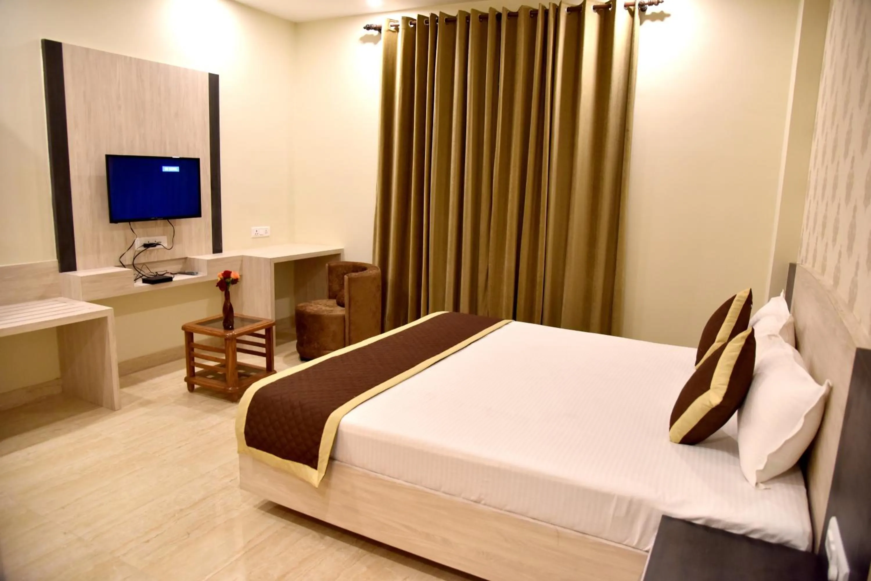 TV and multimedia, Bed in Hotel Triveni Residency