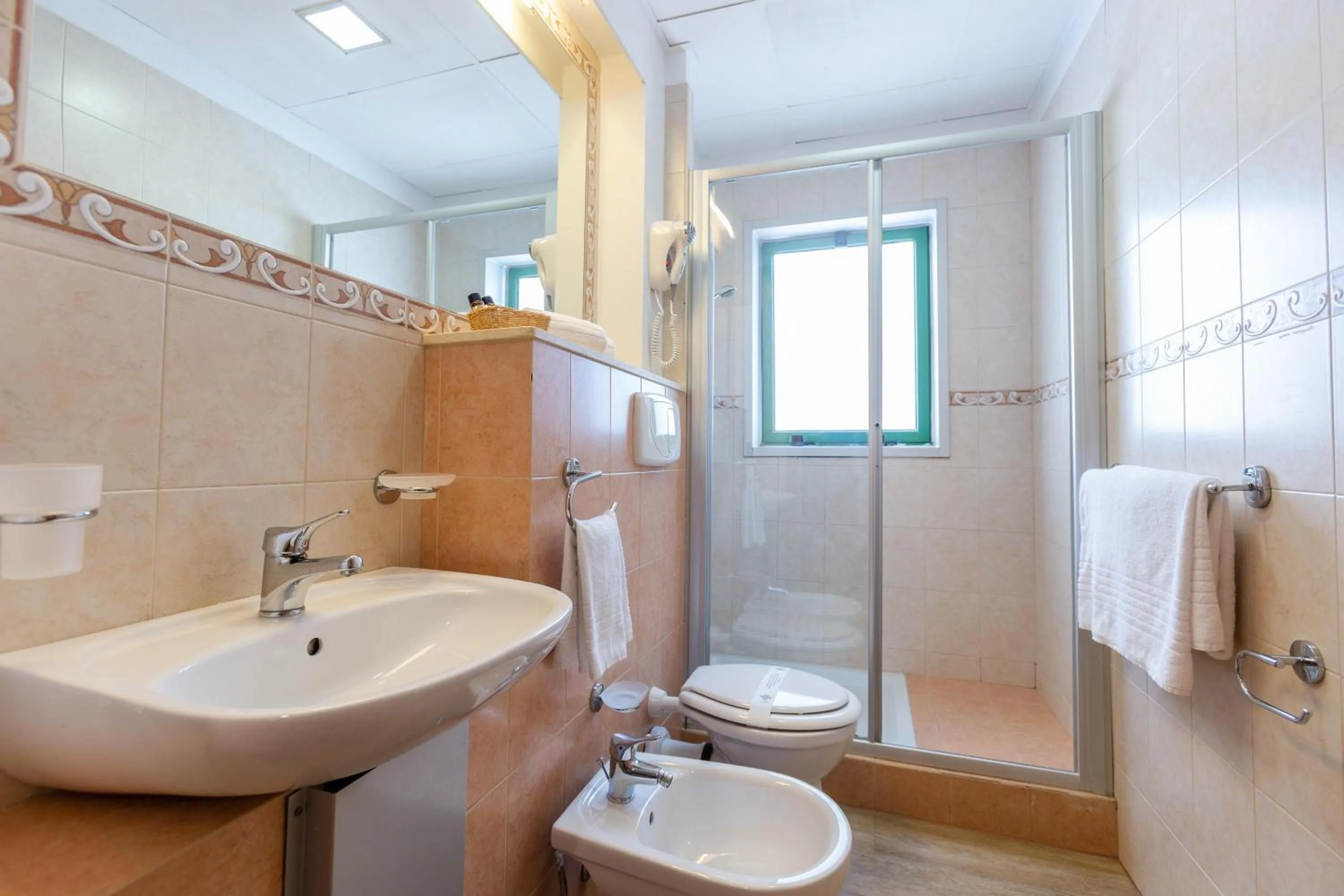 Shower in Porto Giardino - CDSHotels