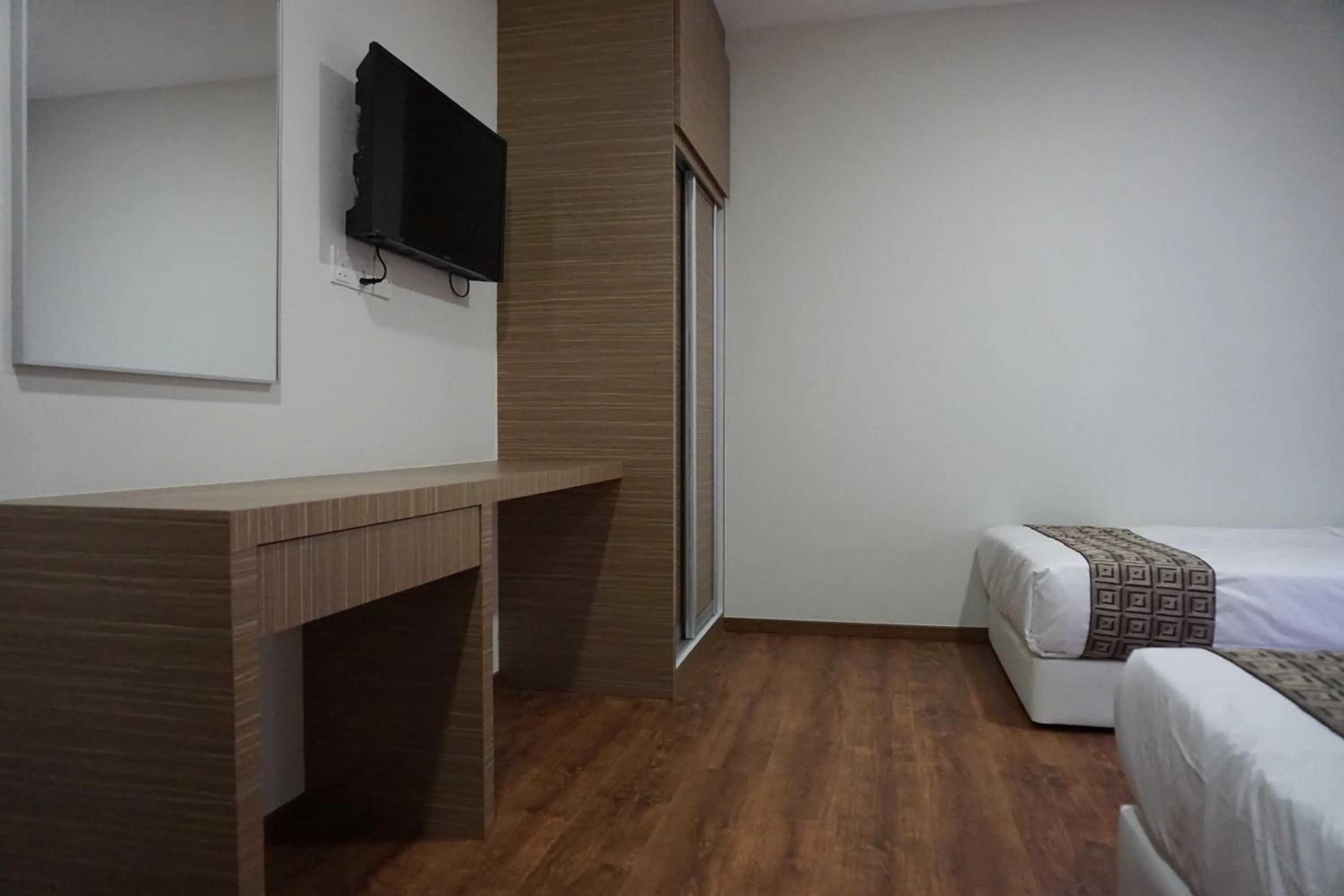 Photo of the whole room, Bed in Yew Hotel