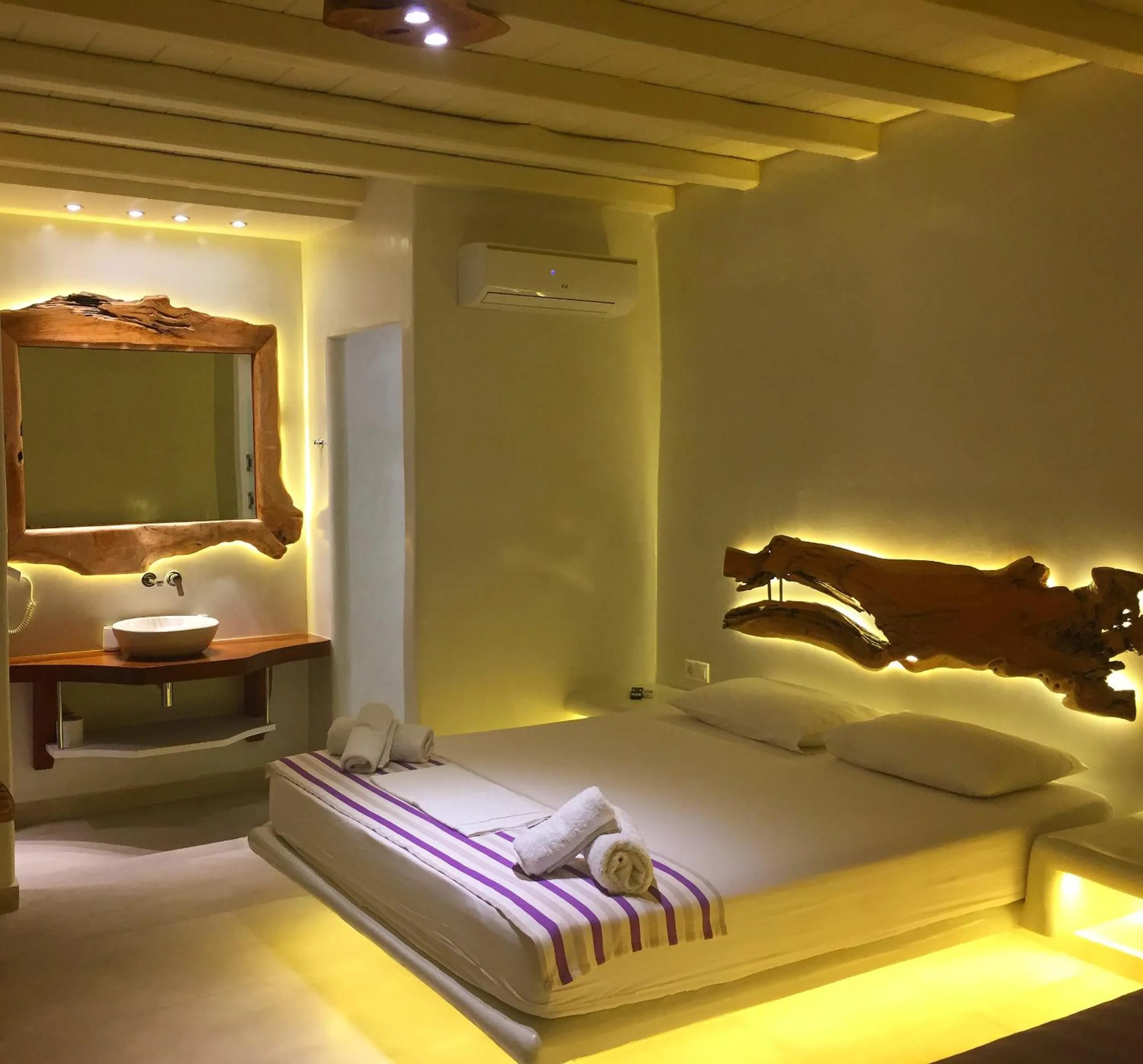 Decorative detail, Bed in Eternal Suites