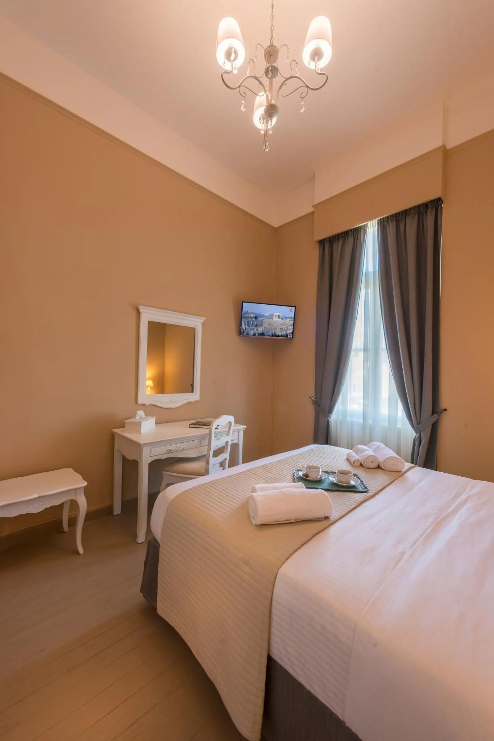 Bedroom, Bed in Palladian Home