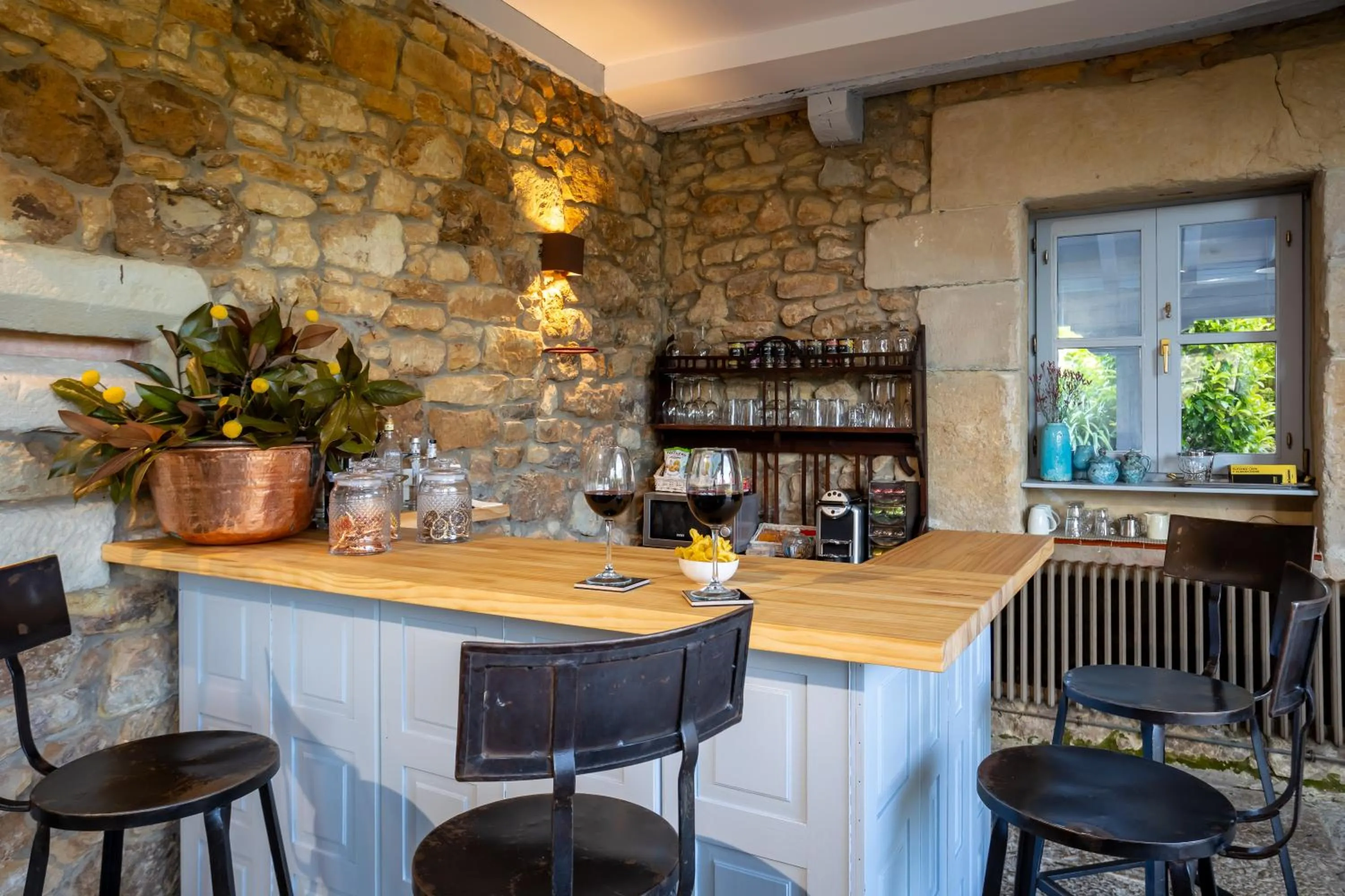 Communal lounge/ TV room in Casona Las Cinco Calderas