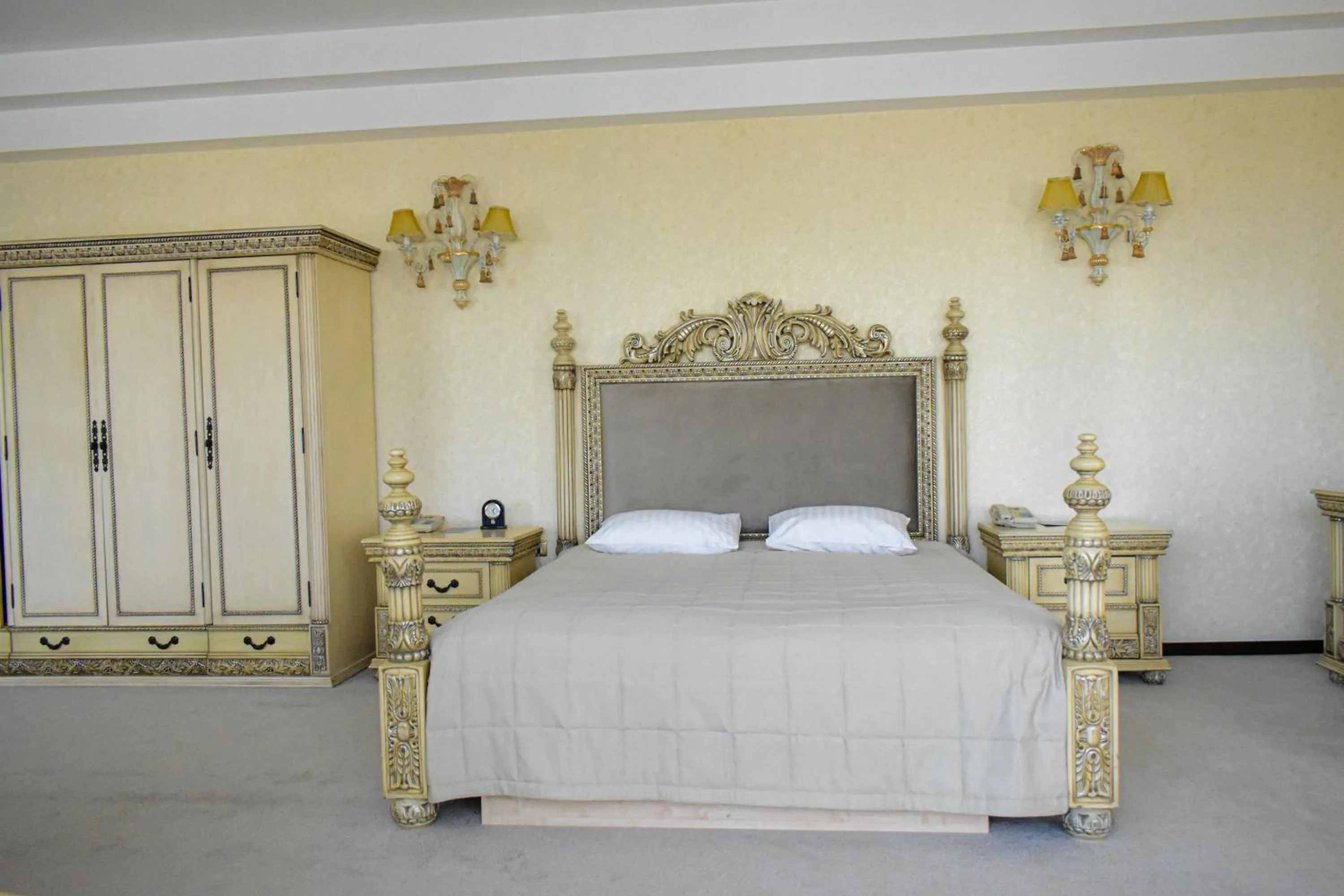 Bed in Hotel Feride